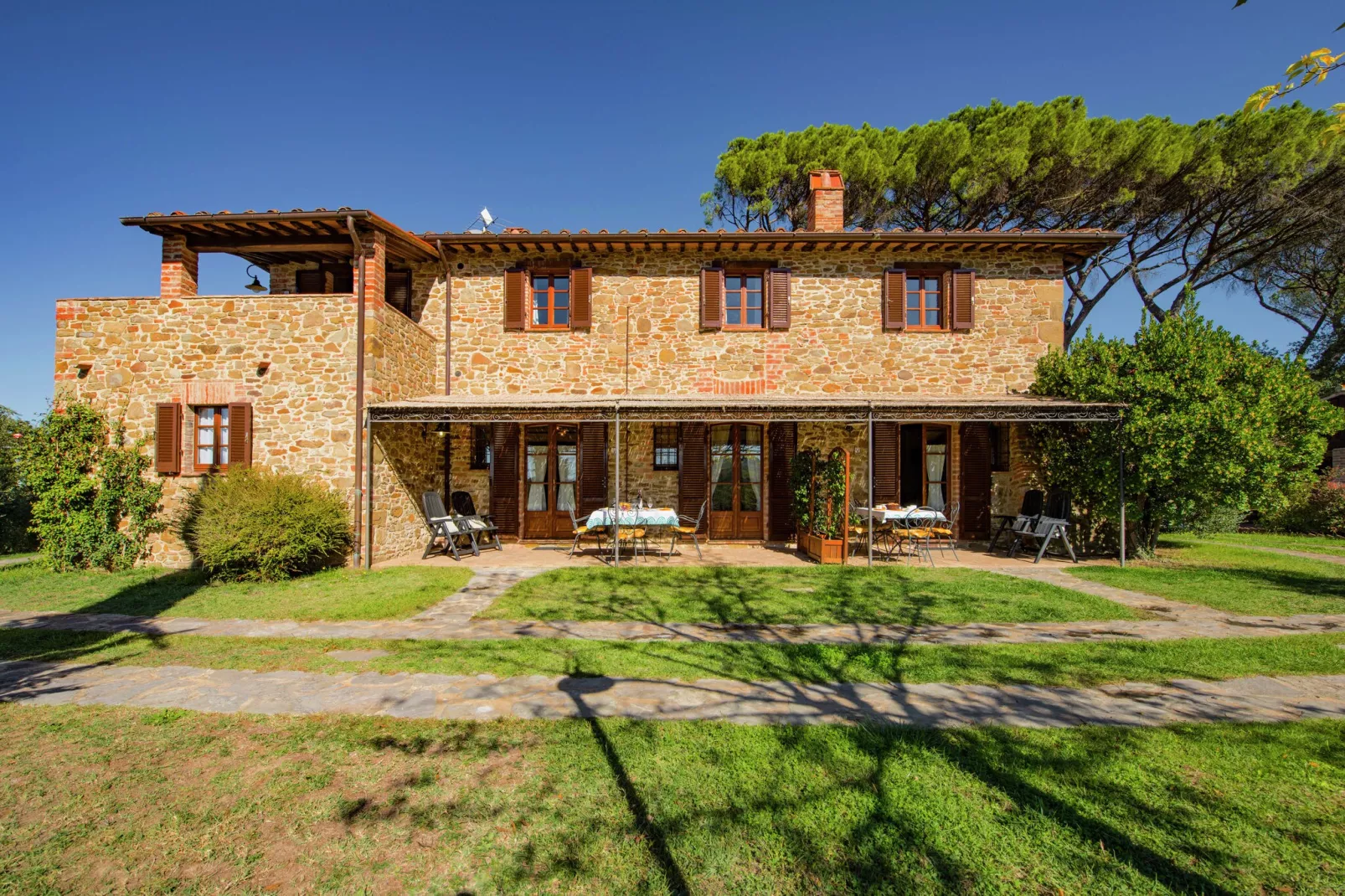 Cipresso-Exterior summer
