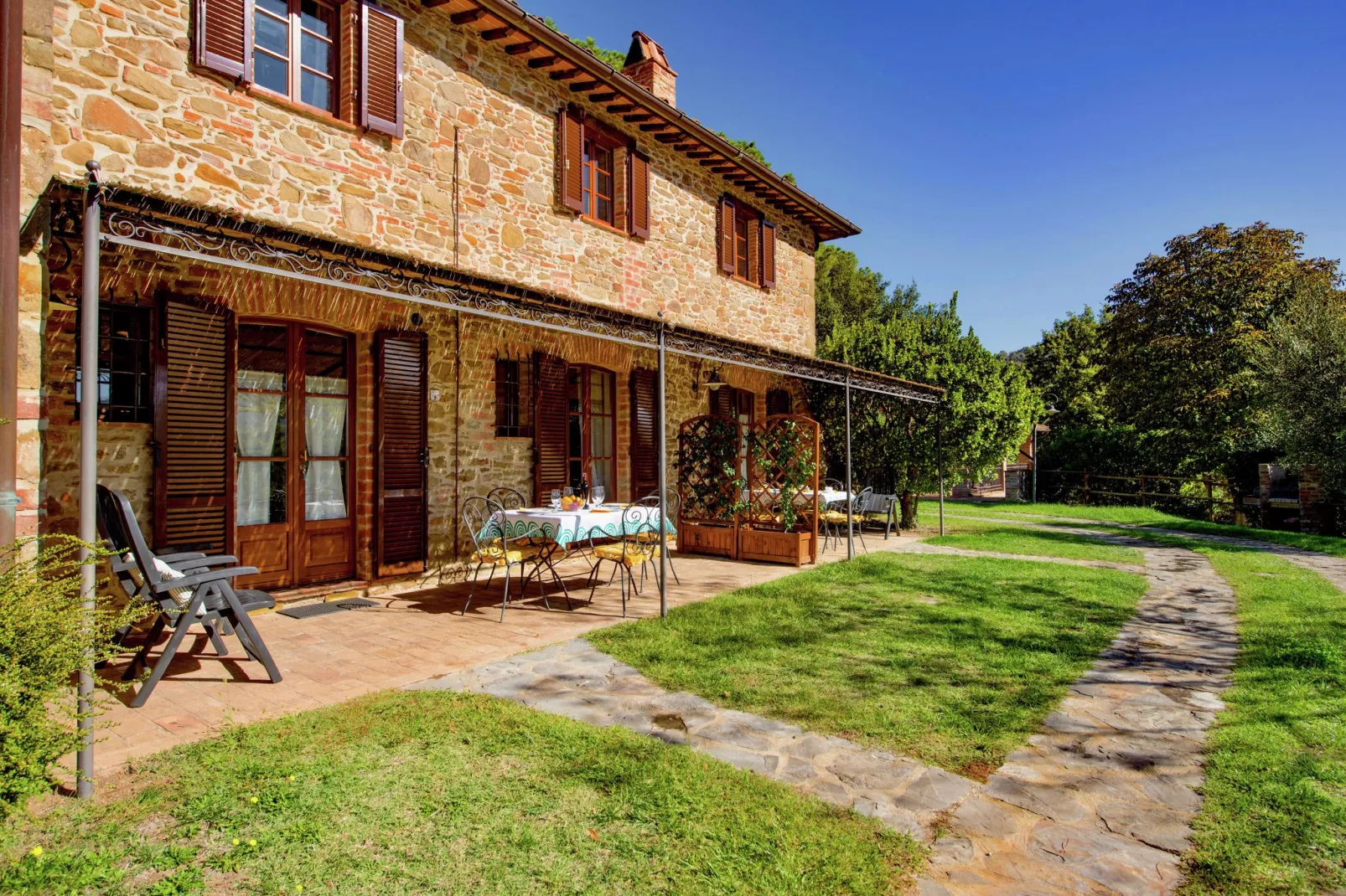 Cipresso-Exterior summer