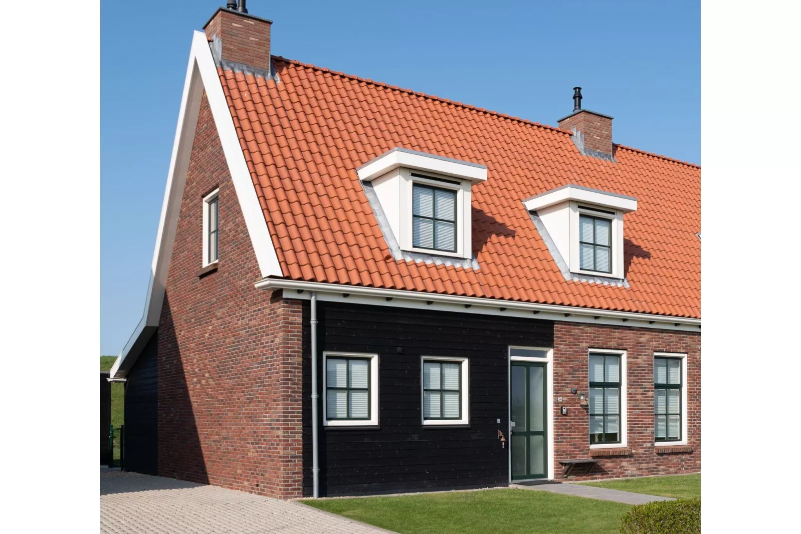 Charming Beveland-Exterior summer