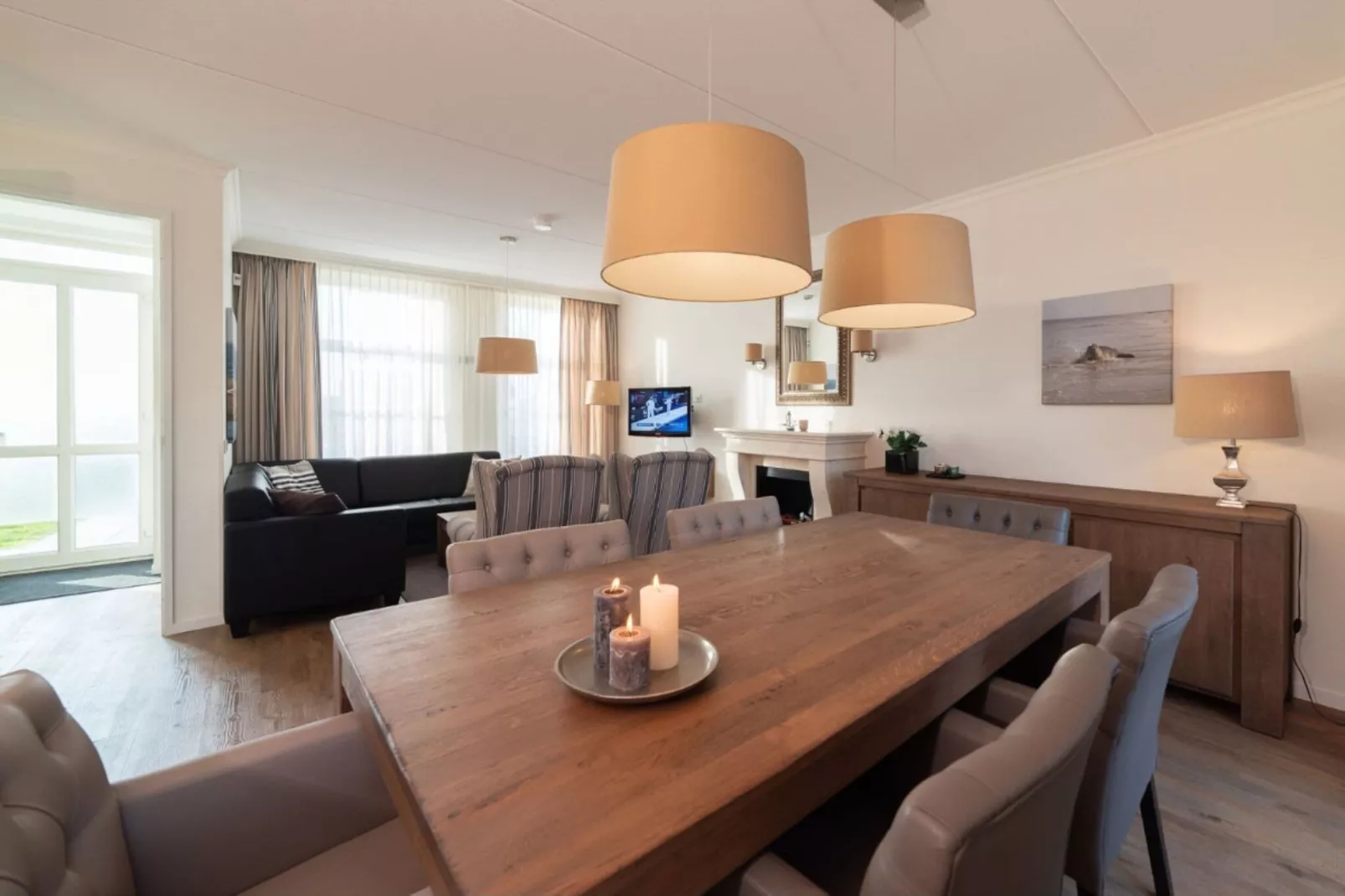 Charming Beveland-Living room