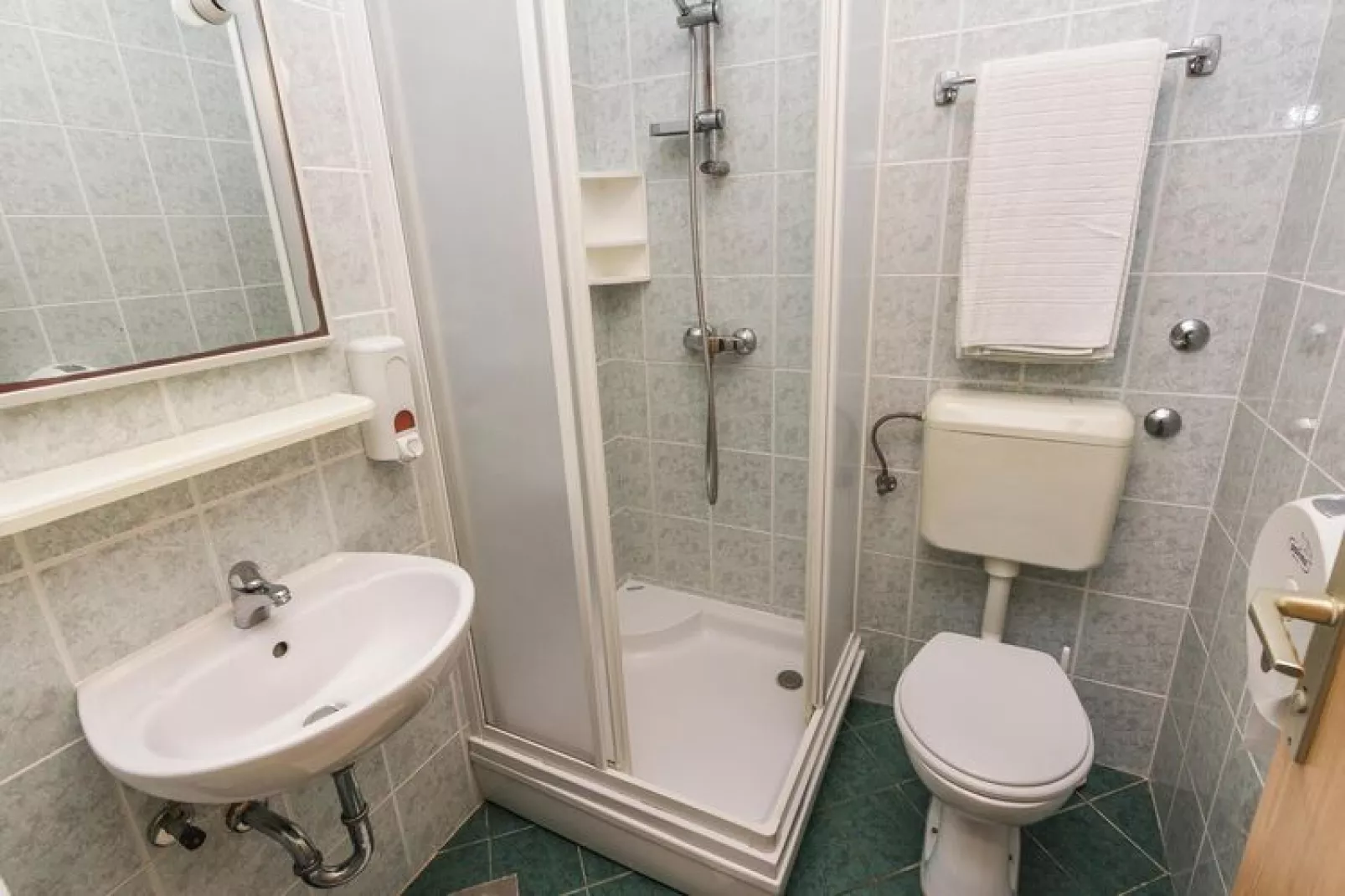 Apartments Albi, Zaton-A5, ca. 35 qm, bei Belegung mit 5 Personen-Bathroom