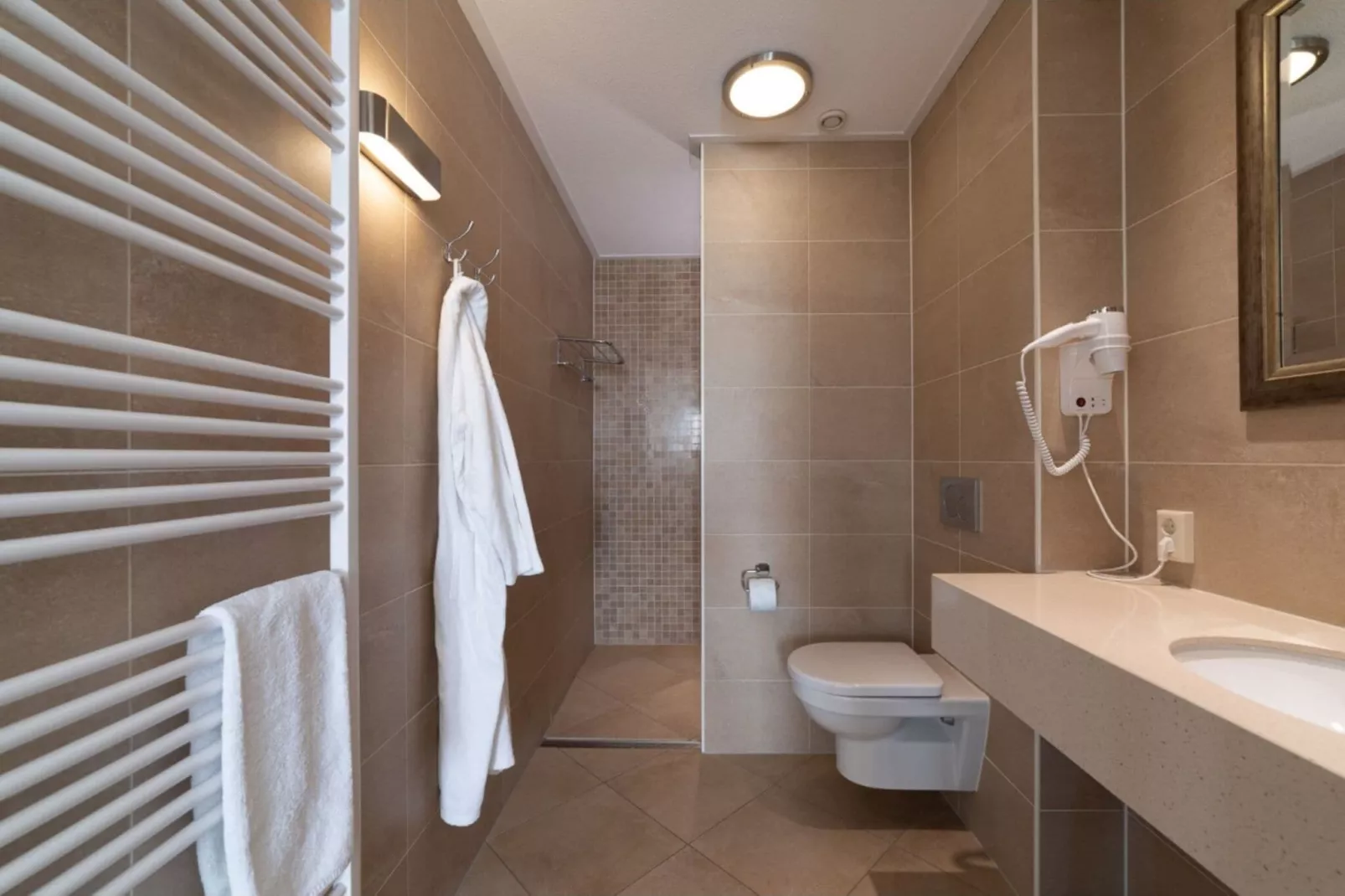 Charming Beveland-Bathroom