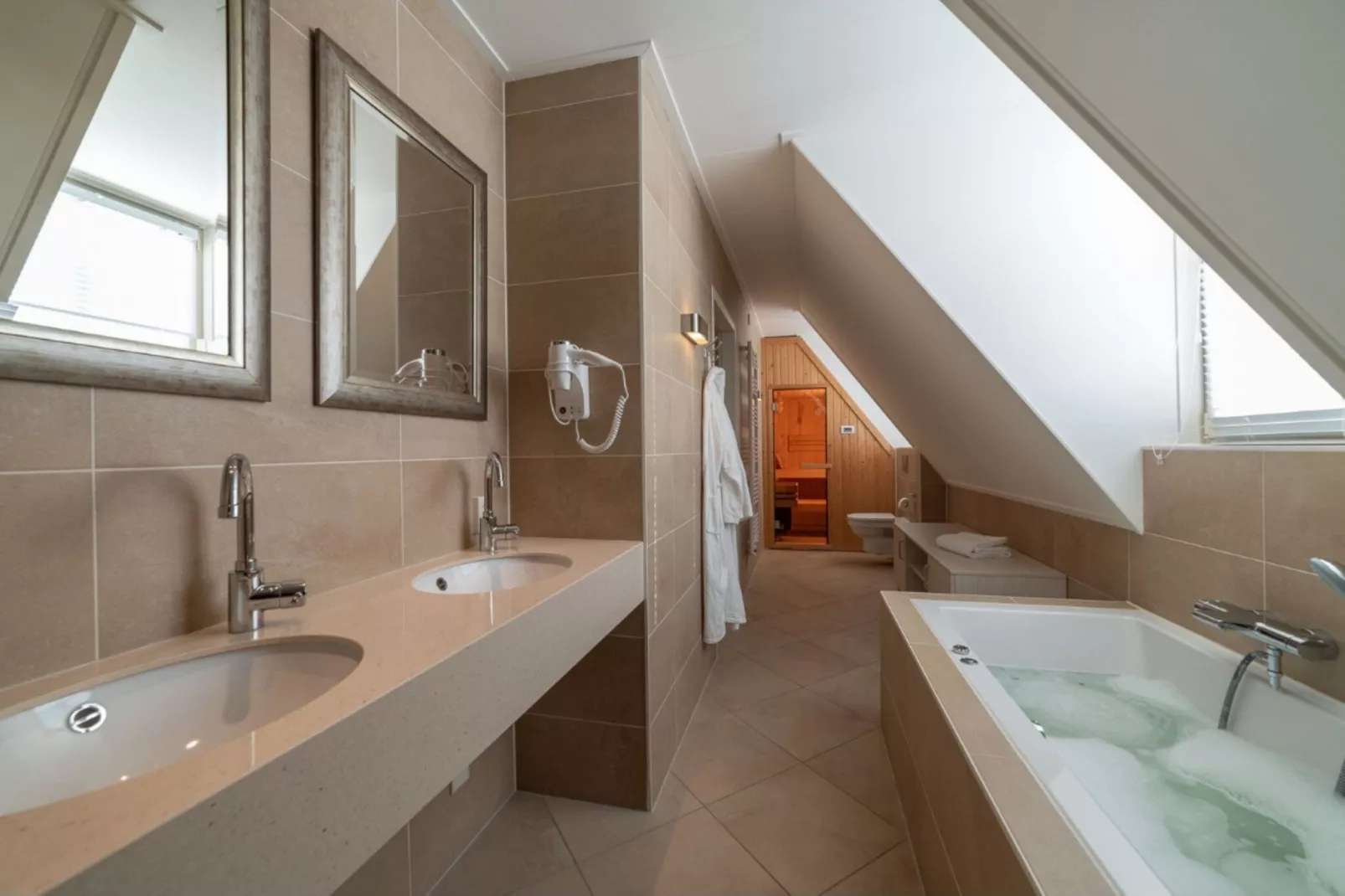Charming Beveland-Bathroom
