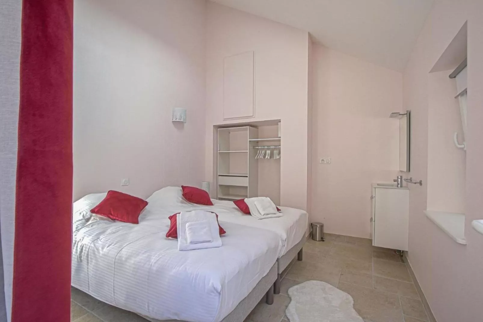 LA MAISON BLEUE/ TAILLEPIED-Bedroom