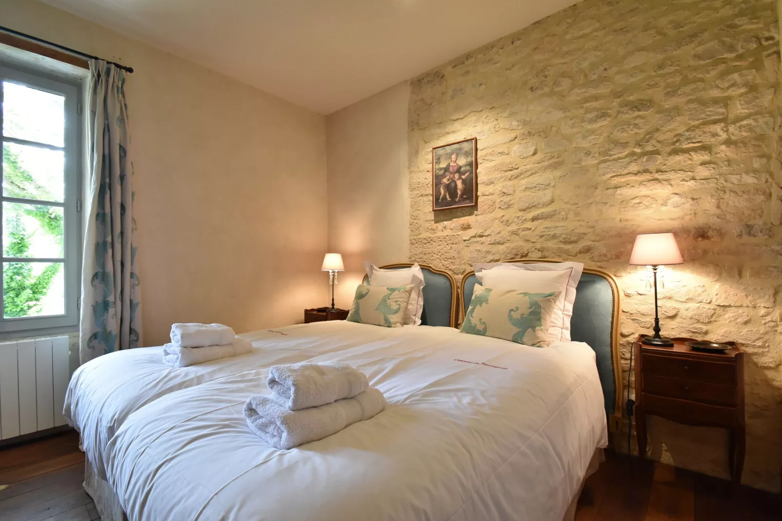Gite de charme 6 pers/domaine Chateau-Bedroom