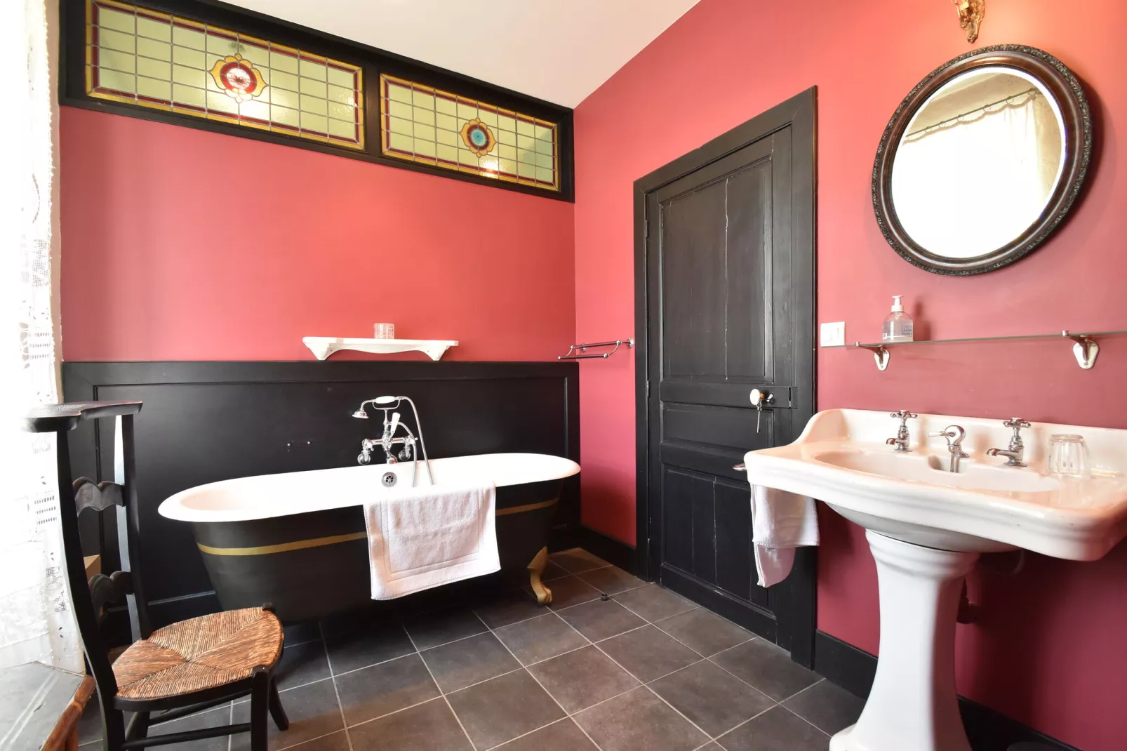 Gite de charme 6 pers/domaine Chateau-Bathroom