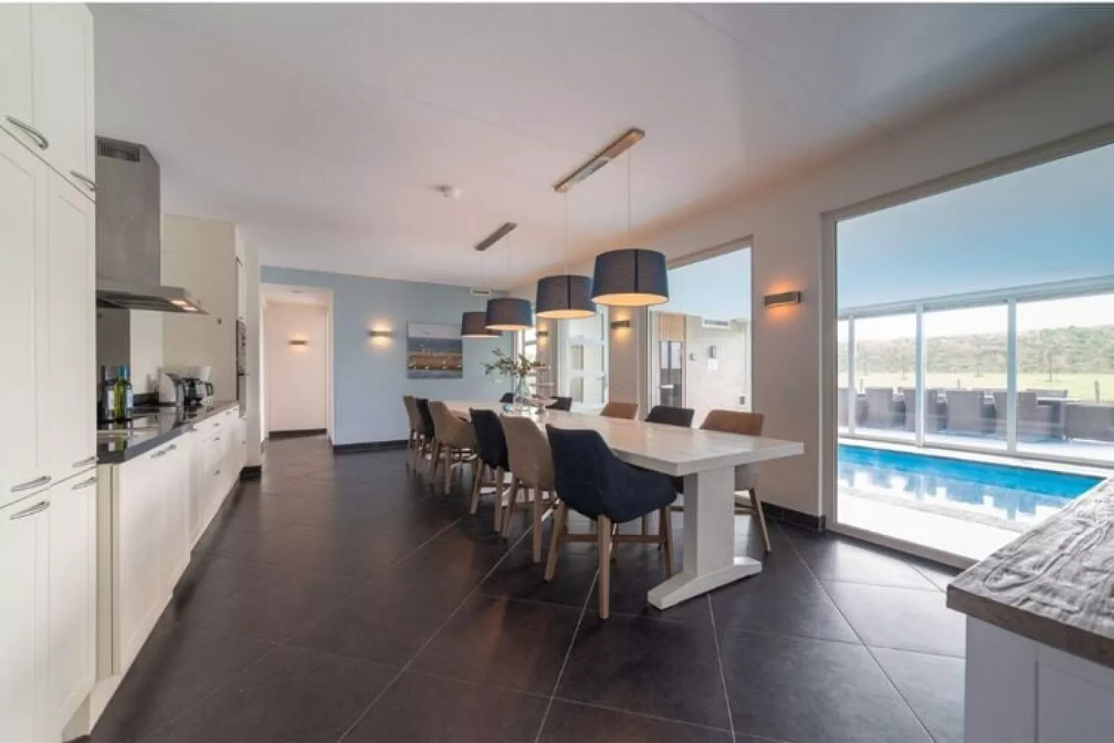 Luxe Beveland met Zwembad-Kitchen
