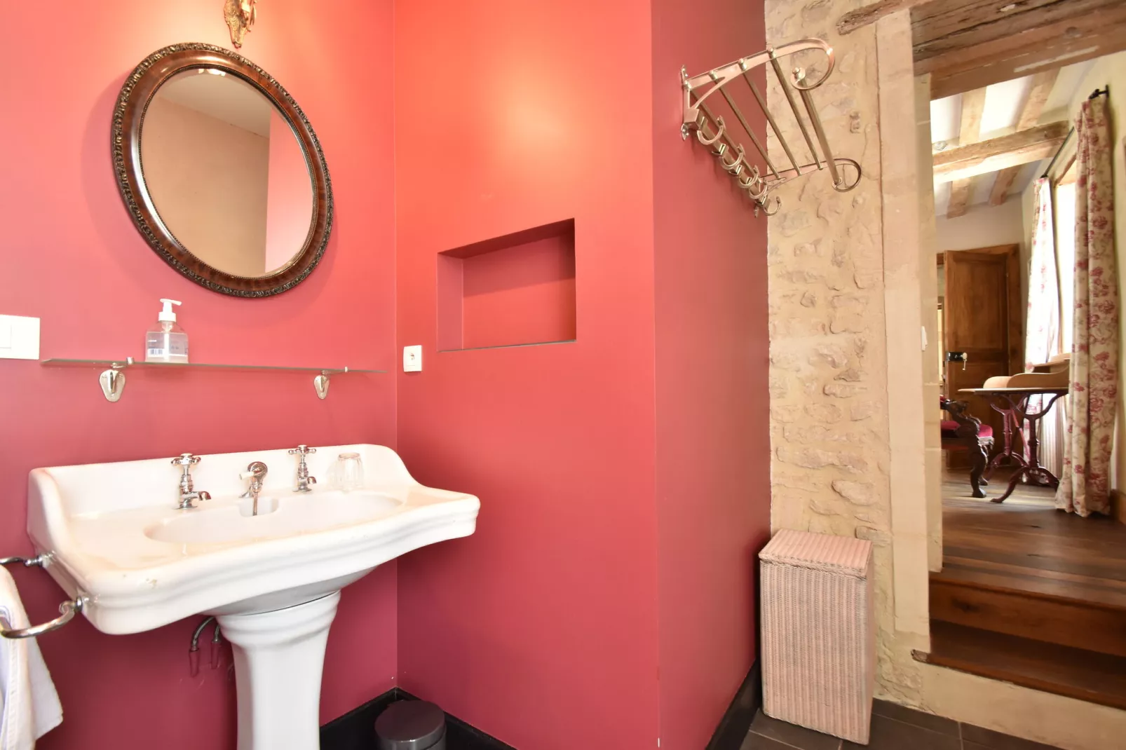 Gite de charme 6 pers/domaine Chateau-Bathroom