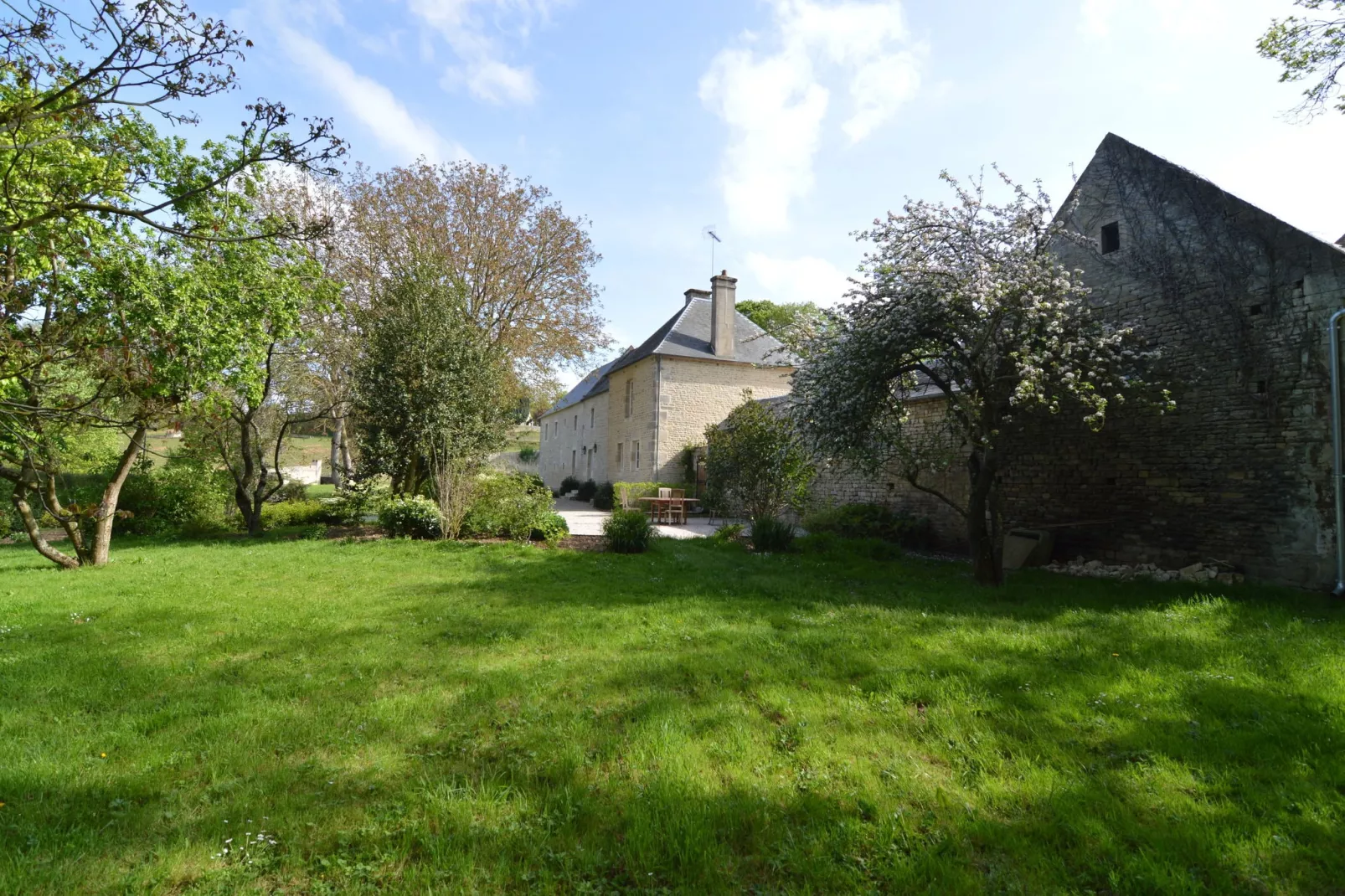 Gite de charme 6 pers/domaine Chateau-Gardens summer