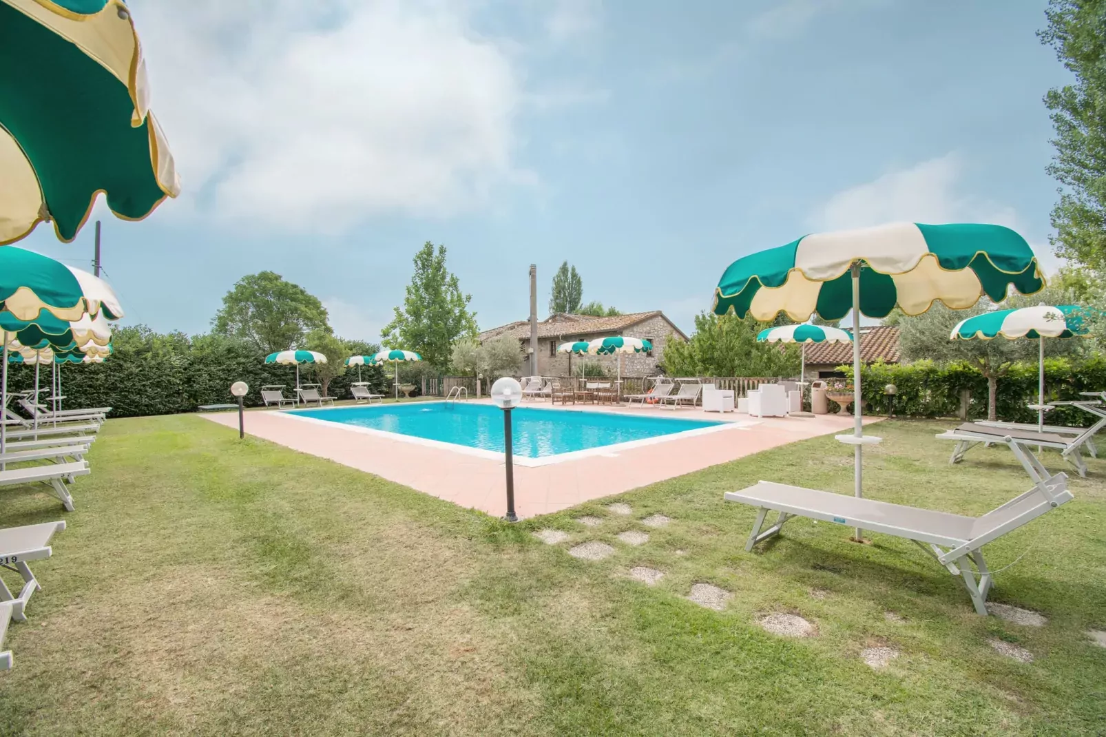 Bilocale su due Piani-Pool