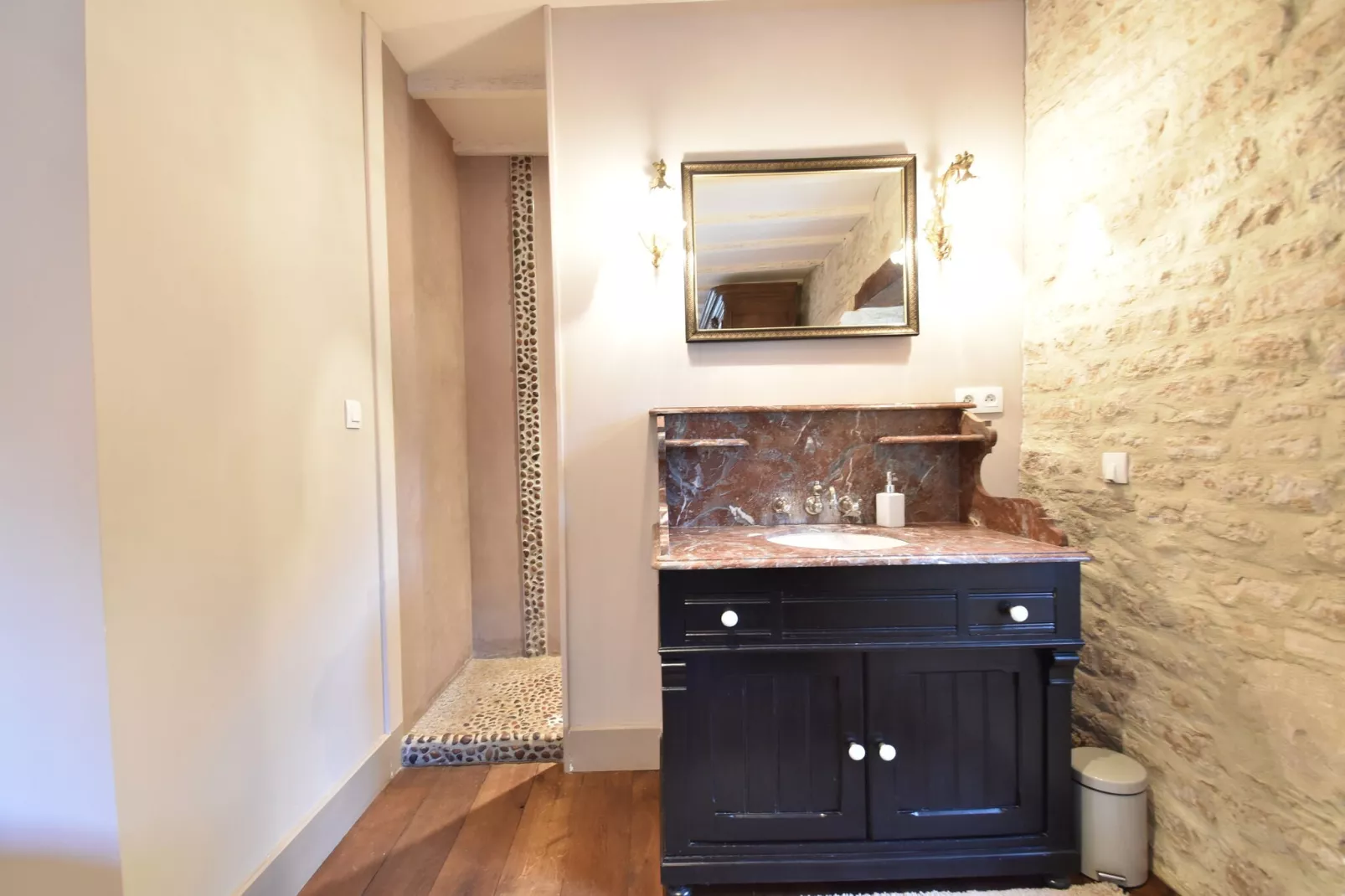 Gite de Luxe 6 pers Domaine Château-Bathroom