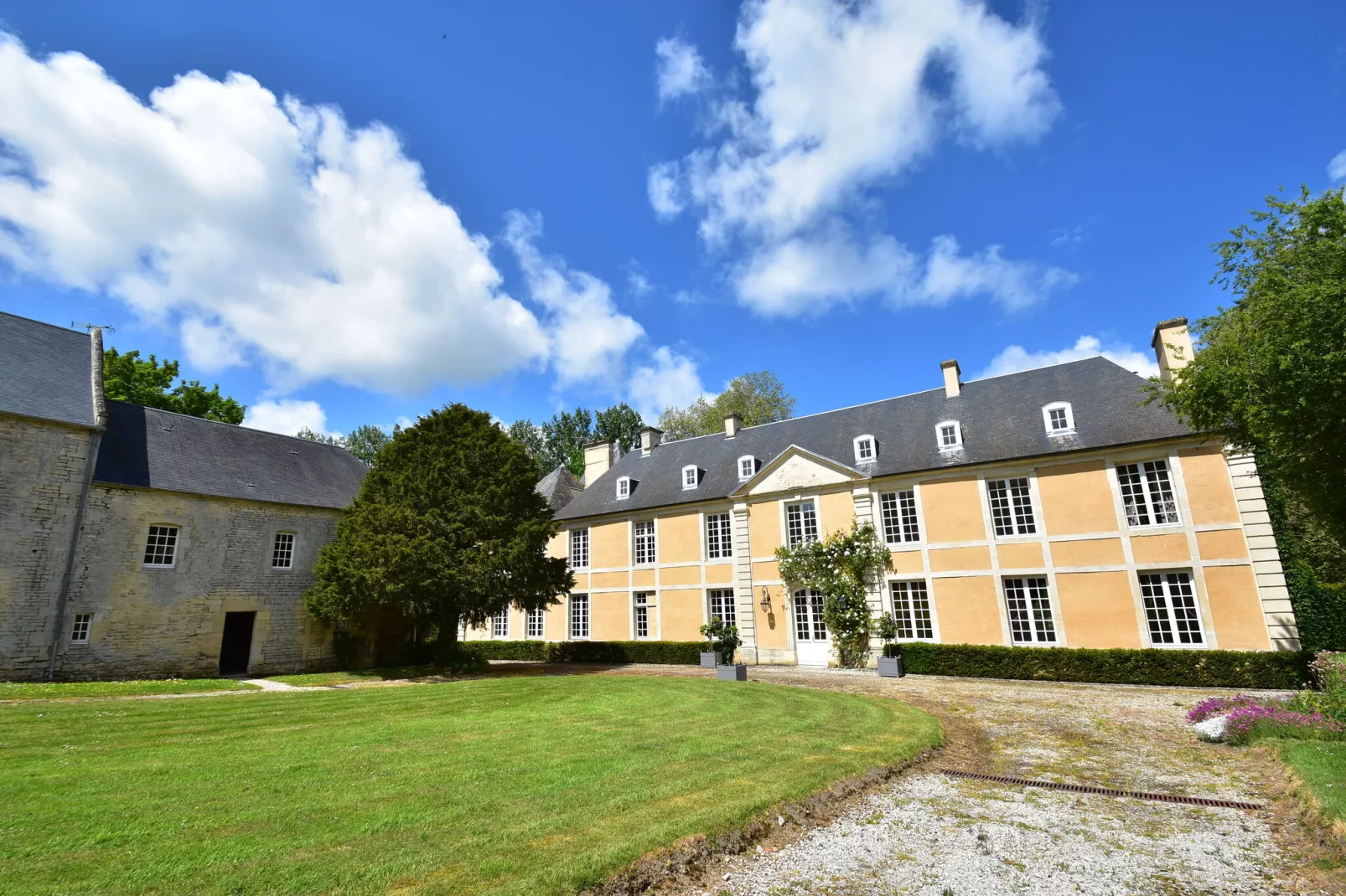 Gite de Luxe 6 pers Domaine Château-Areas summer 1km