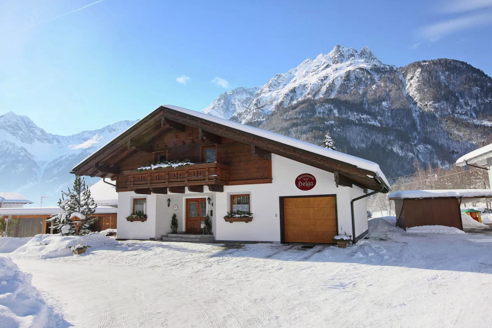 Helga-Exterior winter