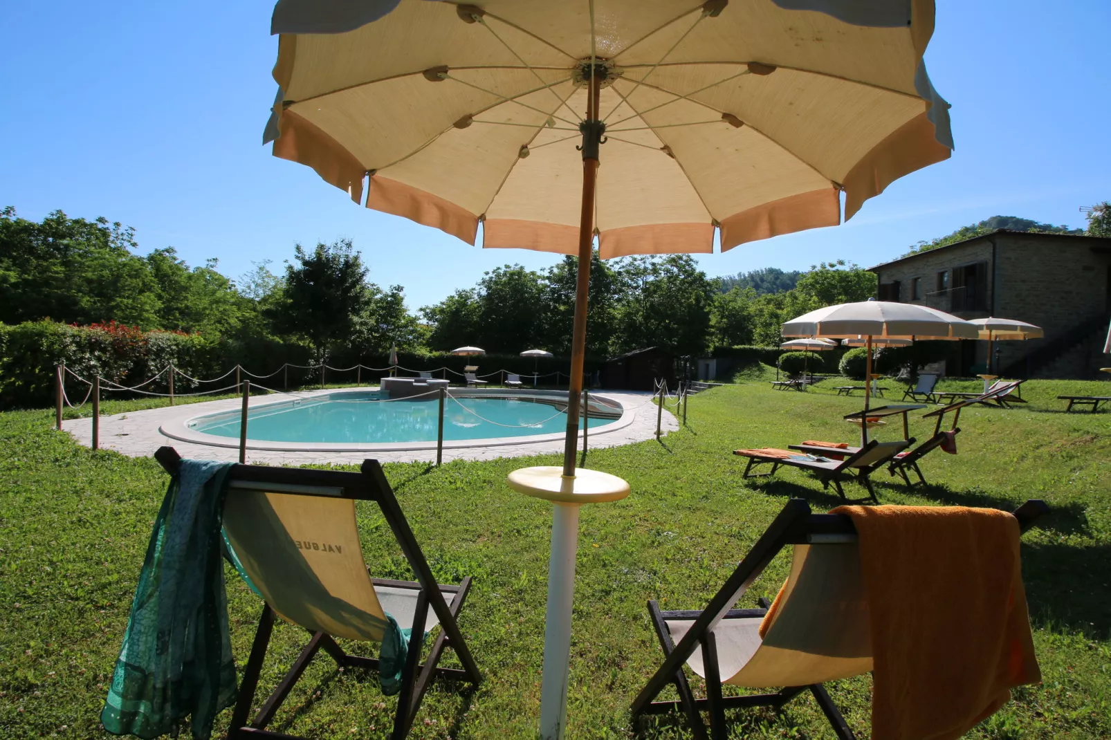 Rosa Cremisi-Pool