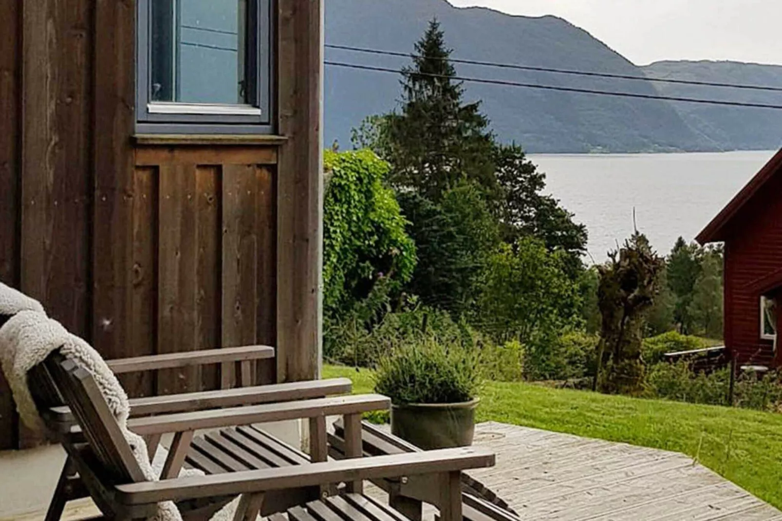 HUS 43357-Outdoor