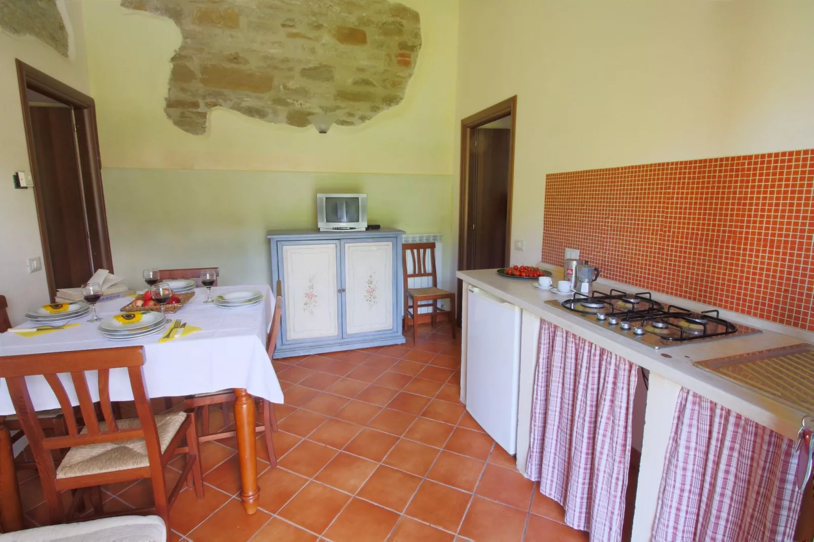 Rosa Cremisi-Kitchen