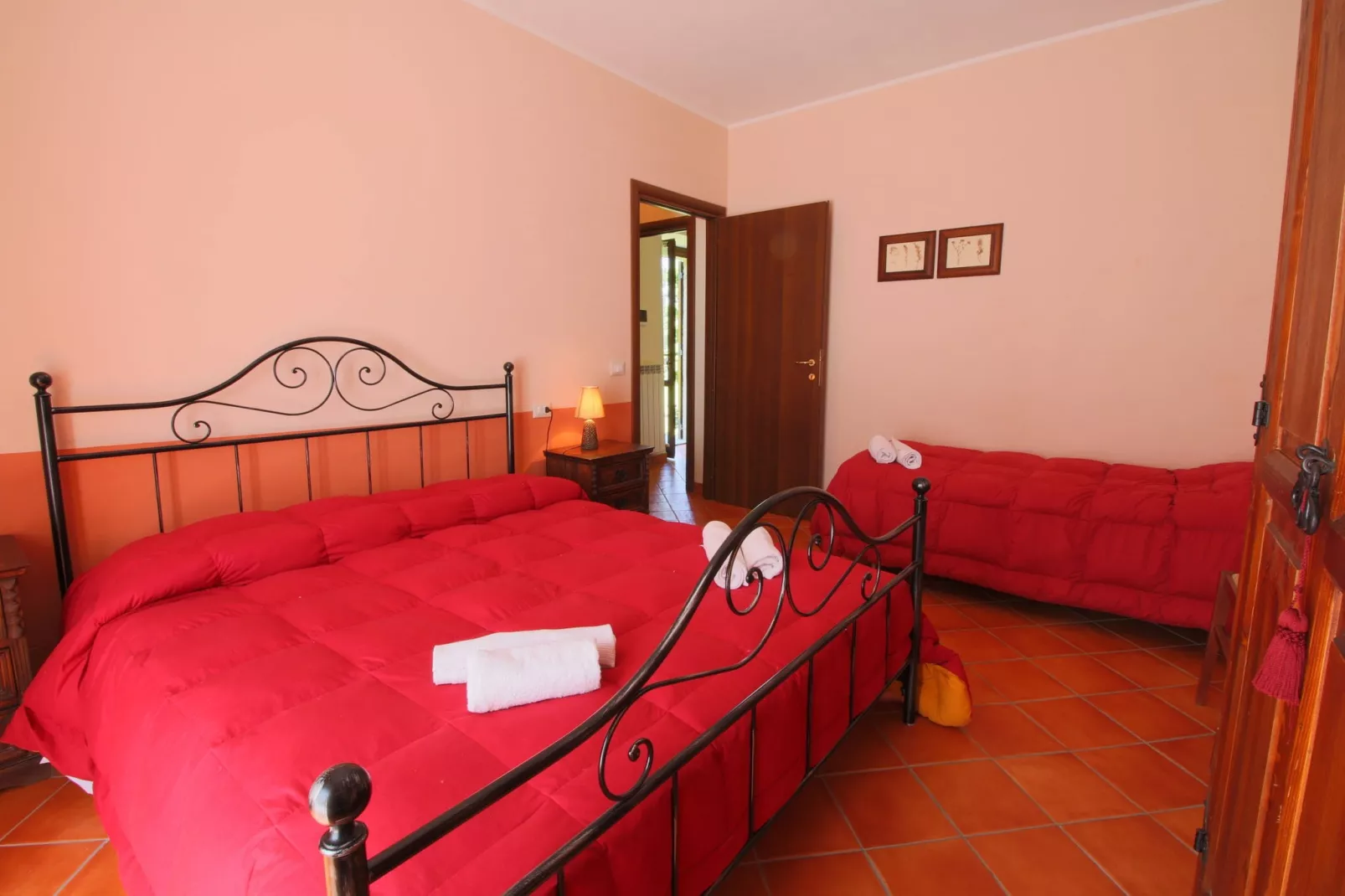 Rosa Cremisi-Bedroom