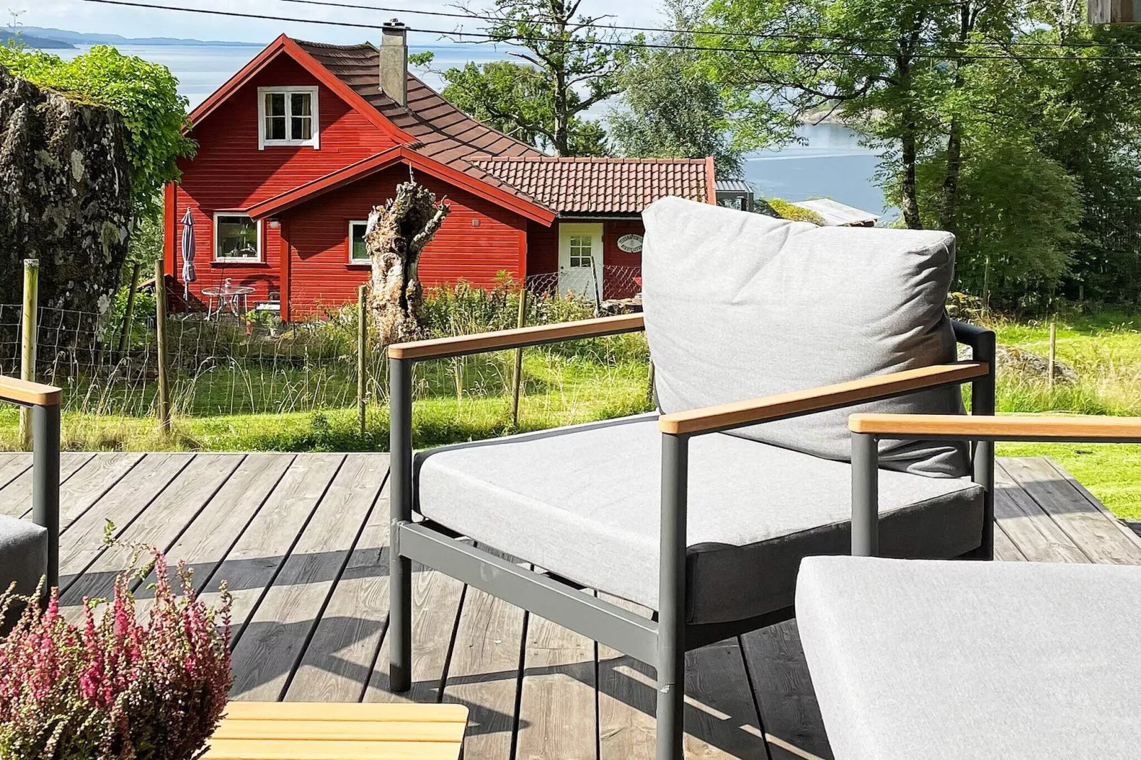 HUS 43357-Outdoor