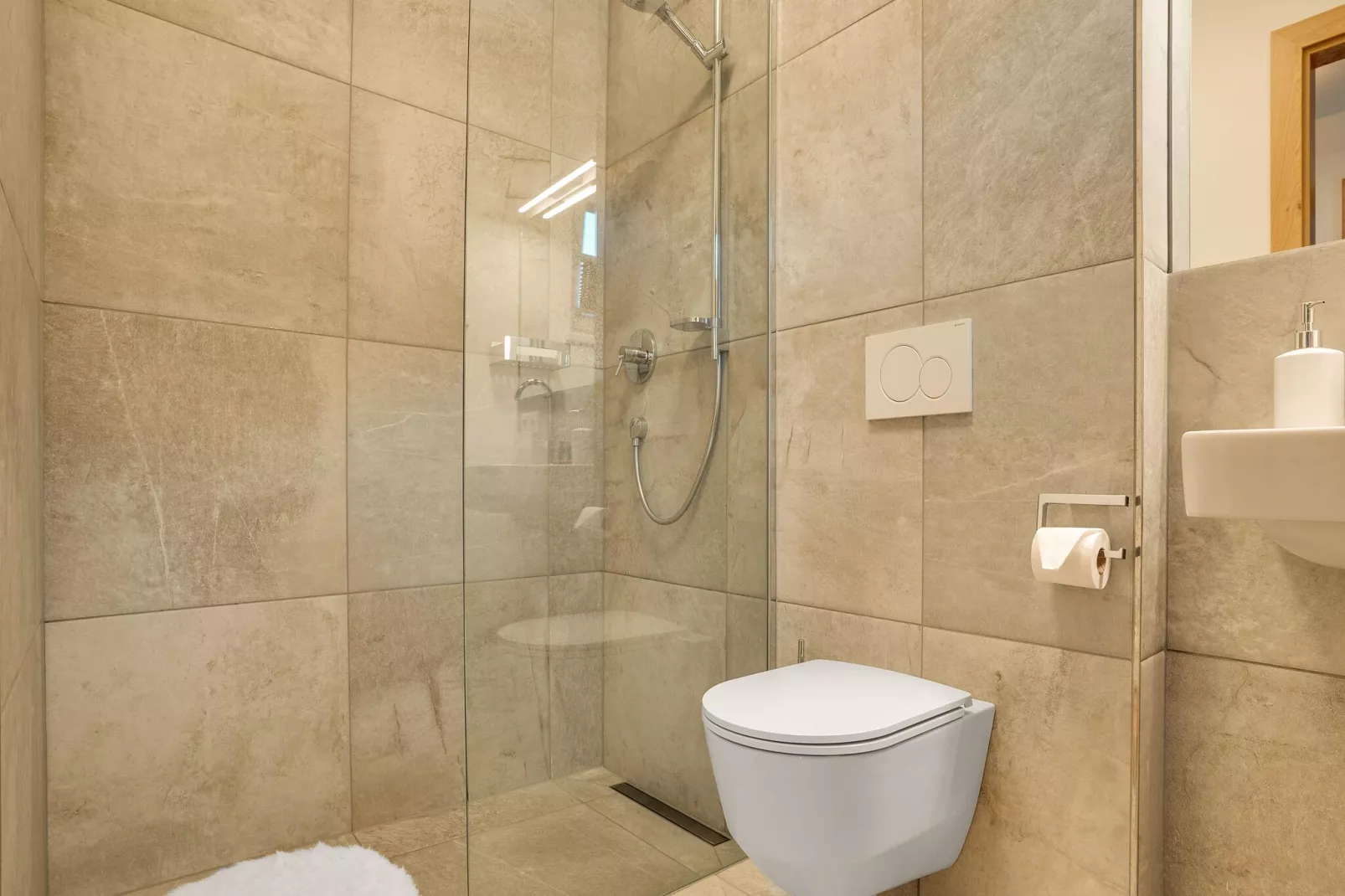 Tauernlodge Krimml 1B-Bathroom