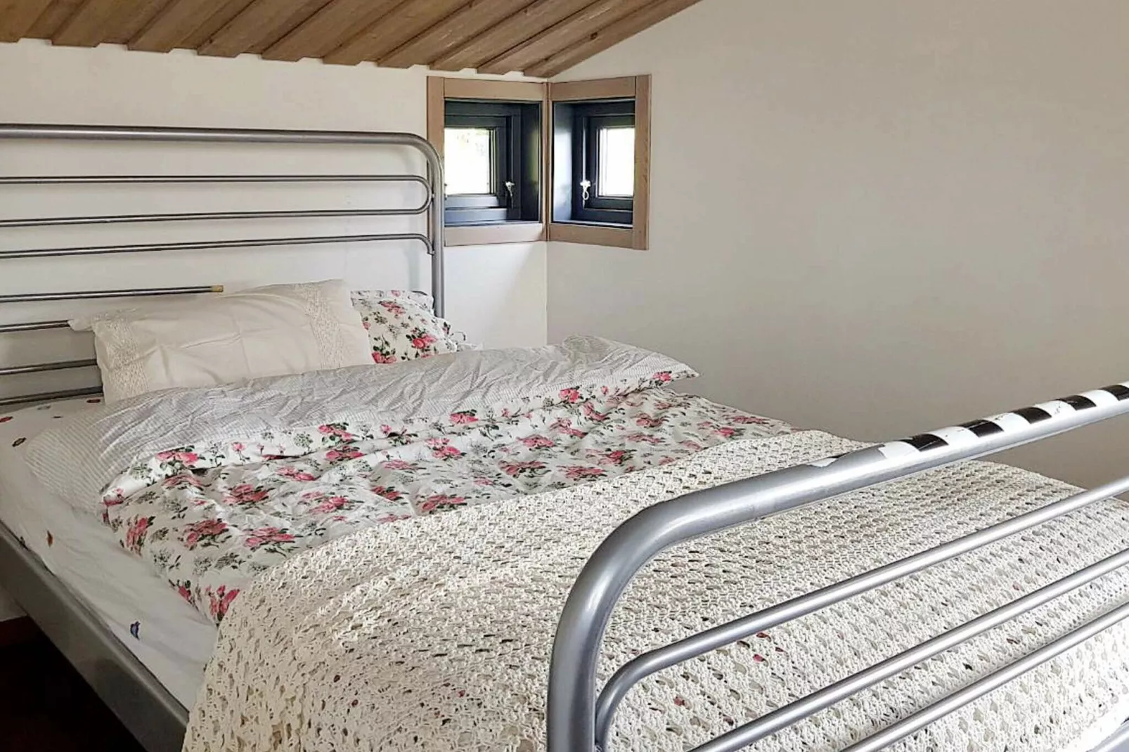 HUS 43357-Indoor