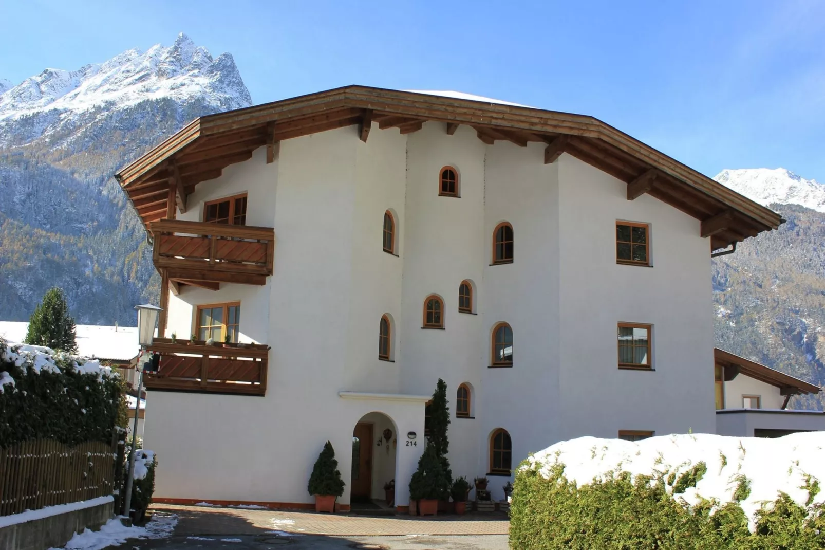 Grüner-Exterior winter