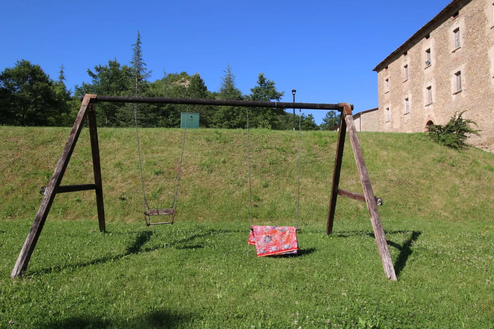 Rosa Cremisi-Facilities