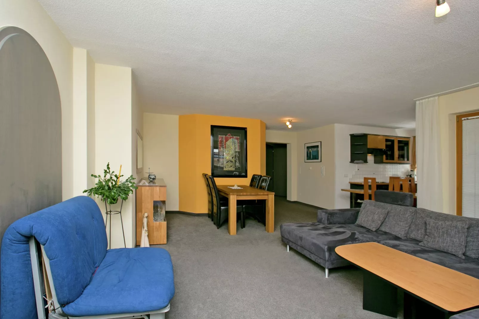 Grüner-Living room