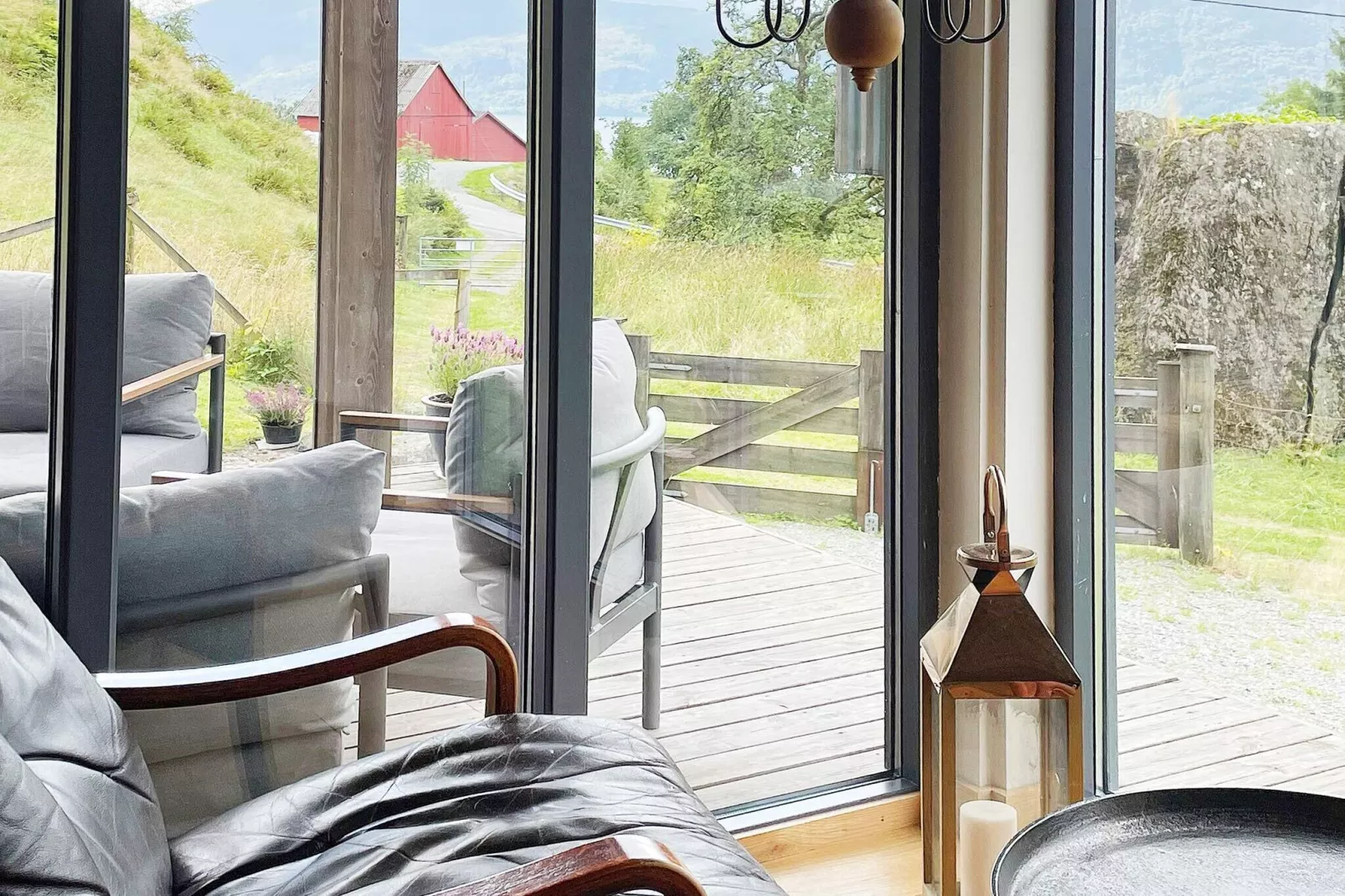 HUS 43357-Indoor