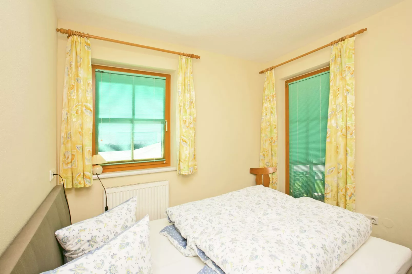 Grüner-Bedroom