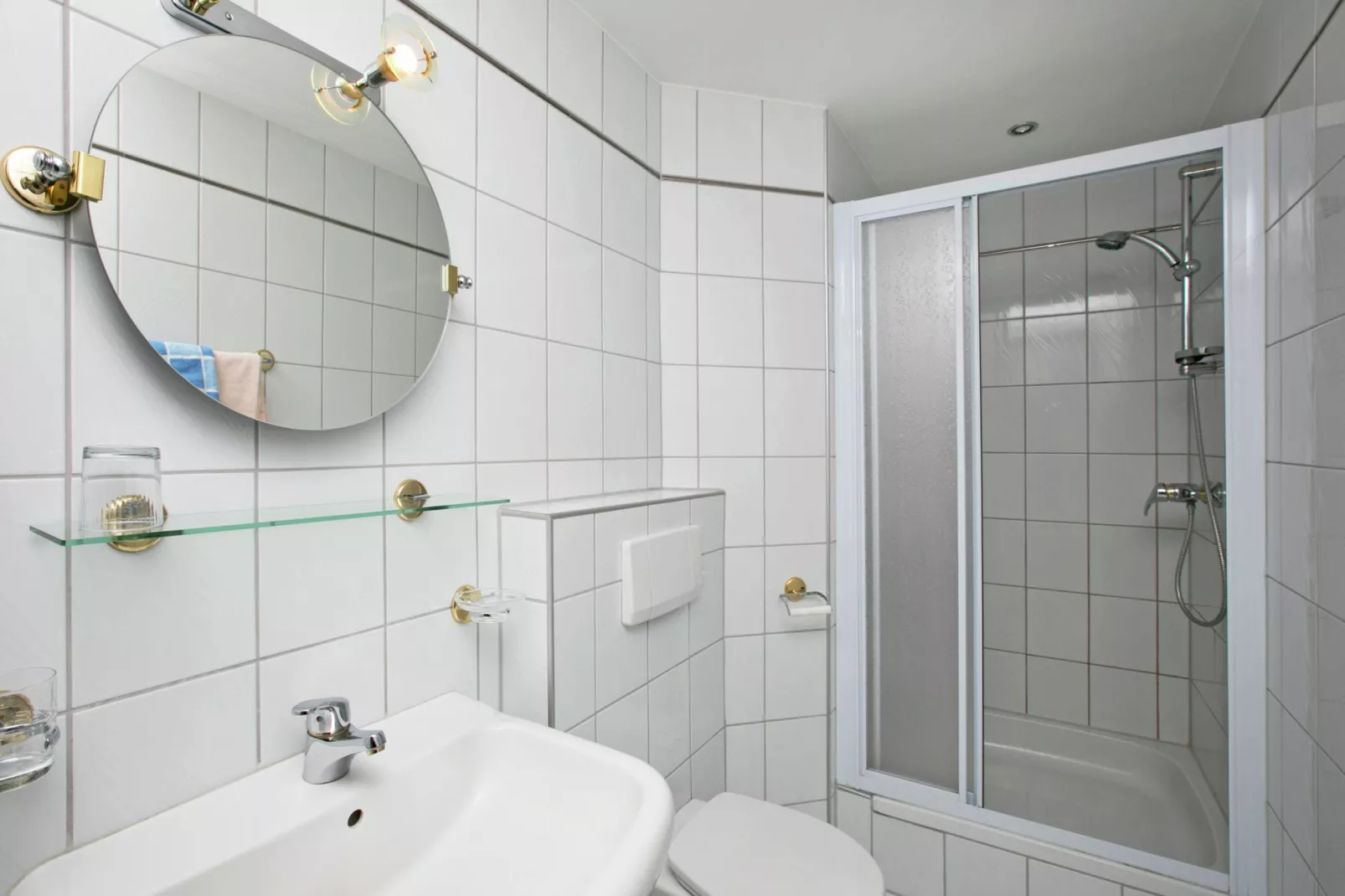 Grüner-Bathroom