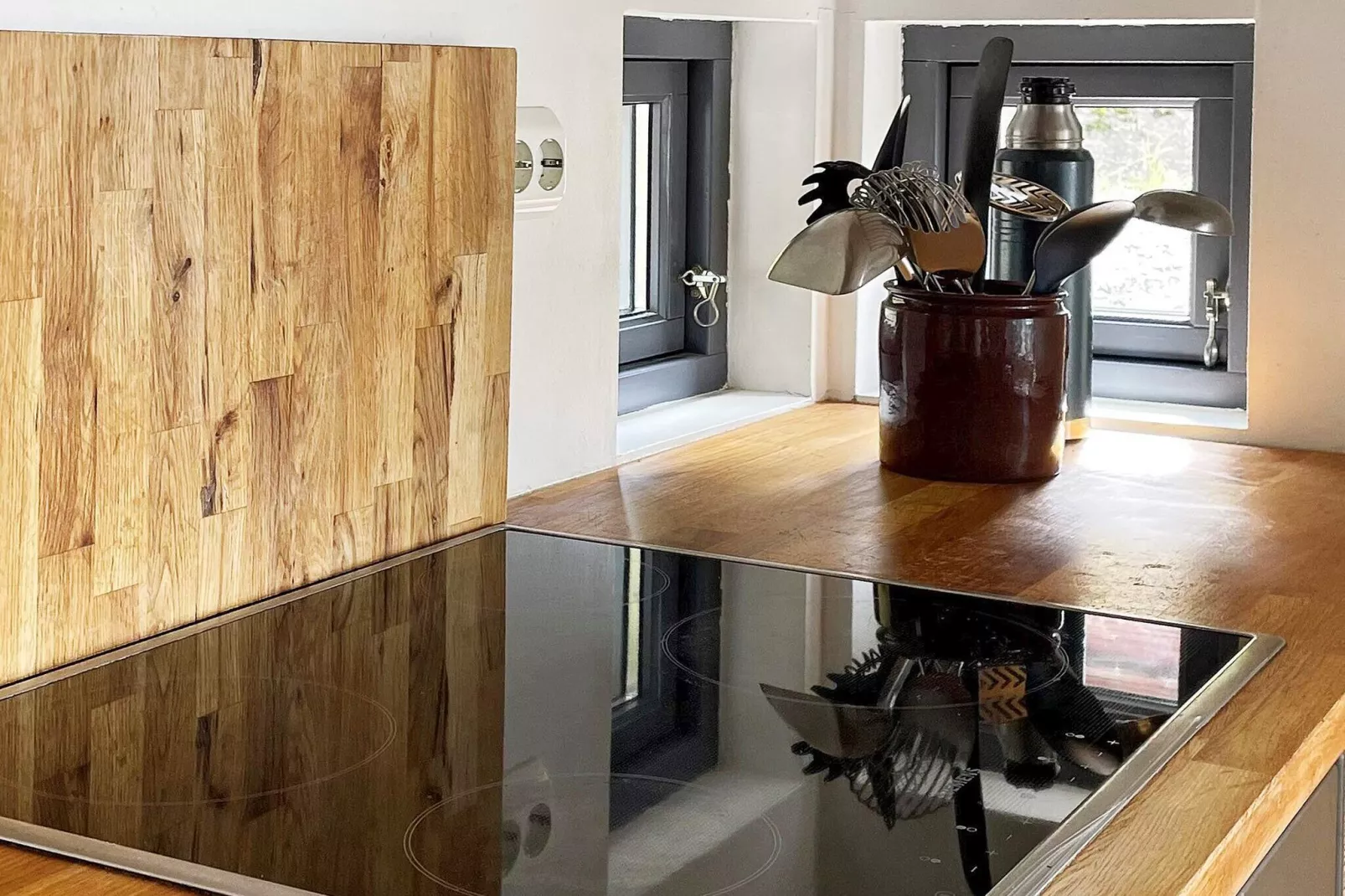 HUS 43357-Indoor