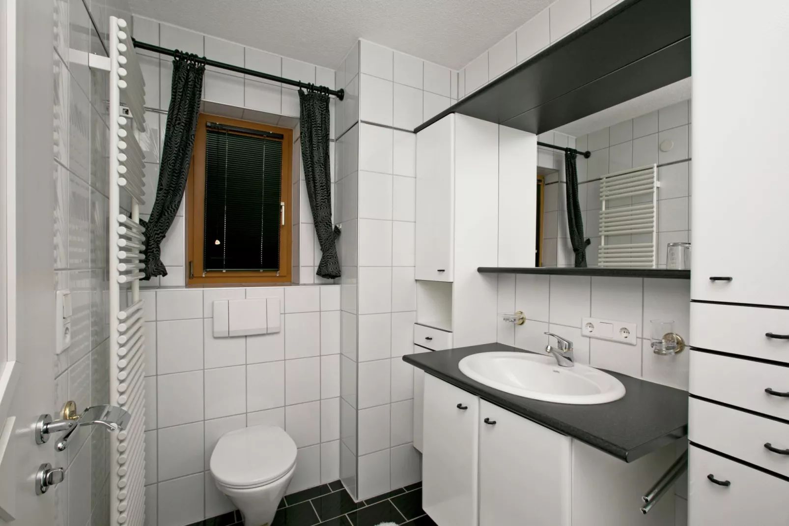 Grüner-Bathroom