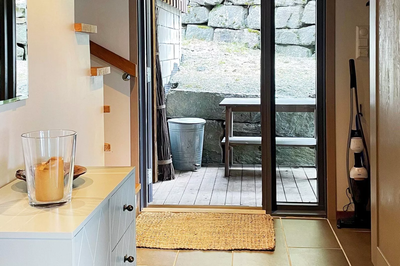 HUS 43357-Indoor
