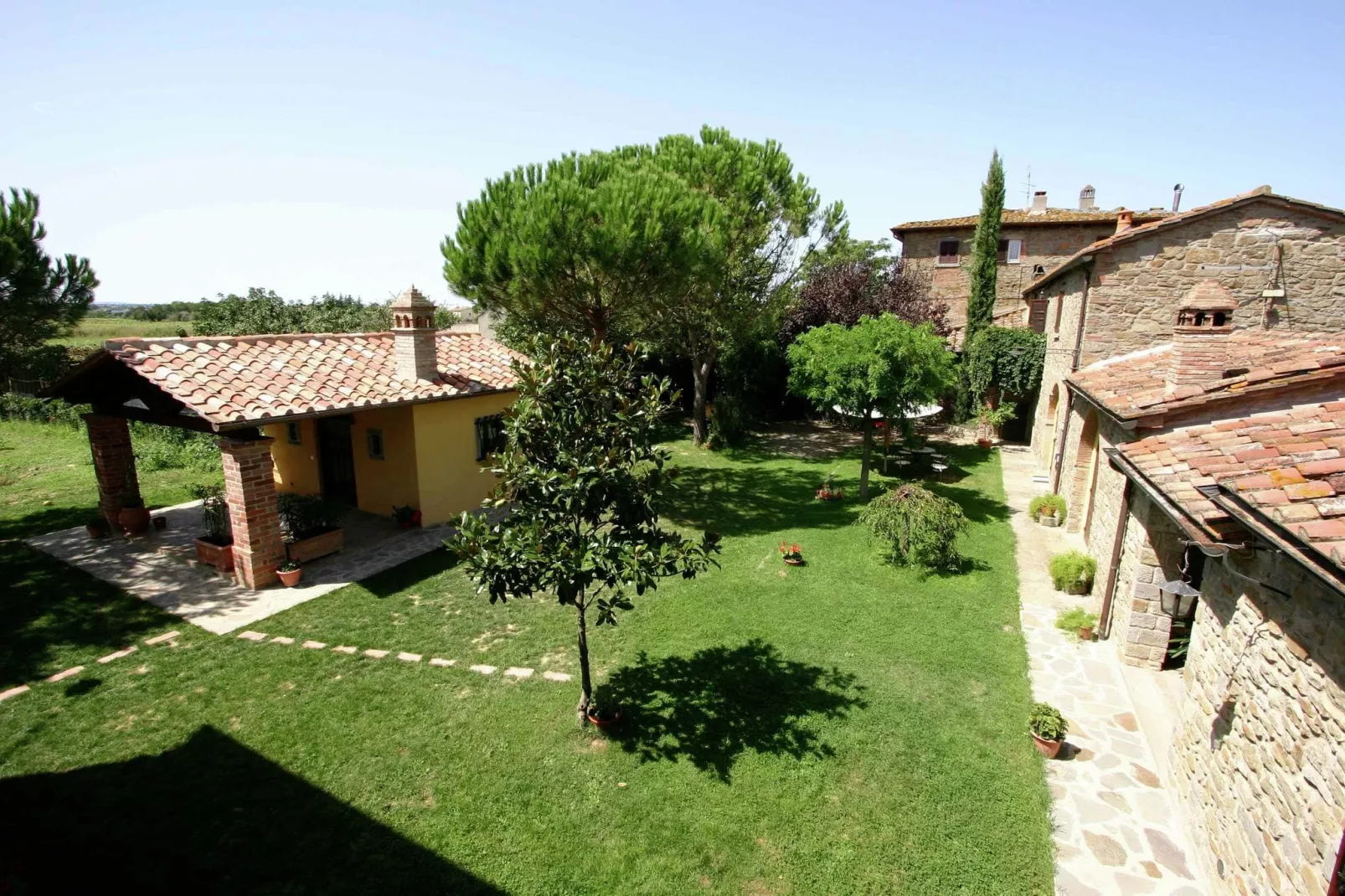 Gli Archi-Gardens summer