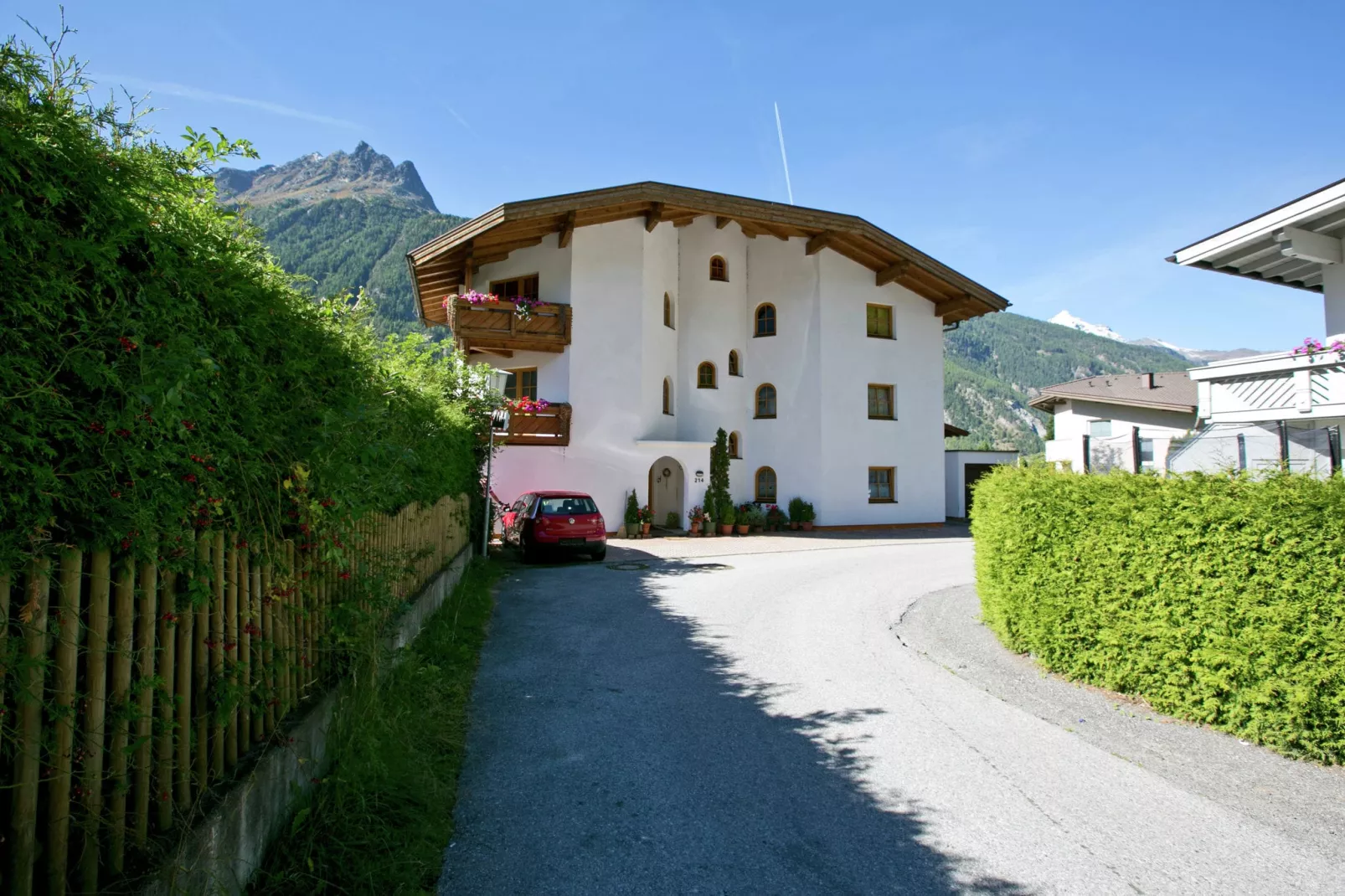 Grüner-Exterior summer