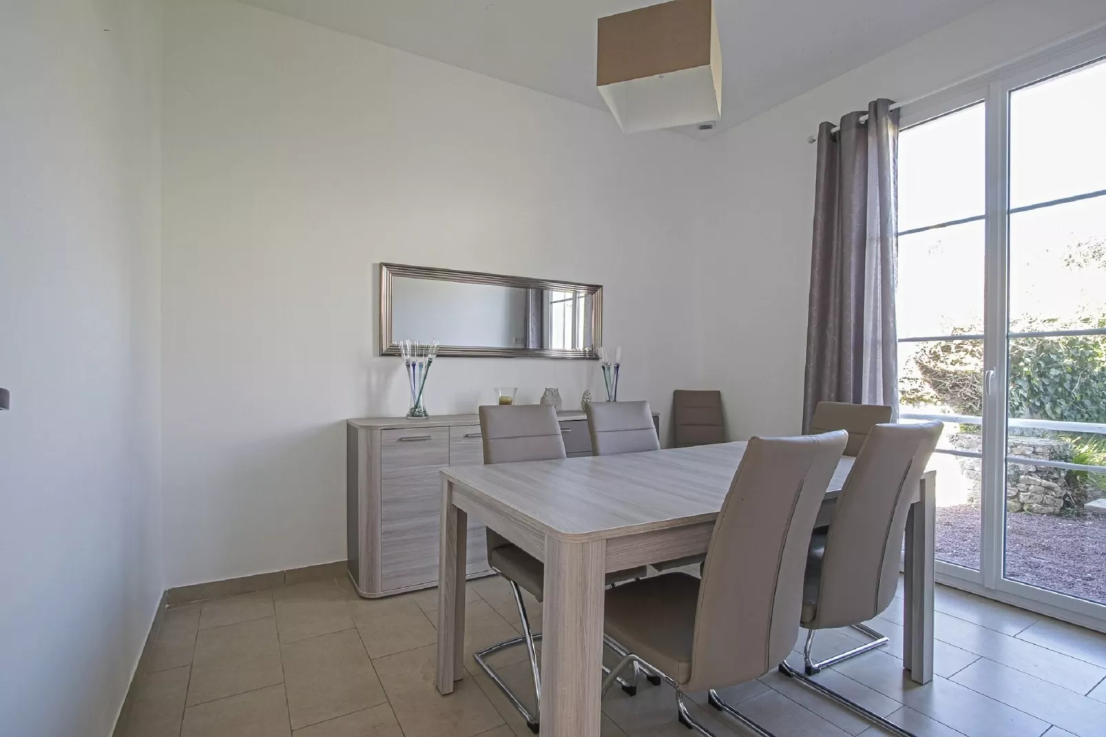 GUYBERNINE MAISON-Dining room