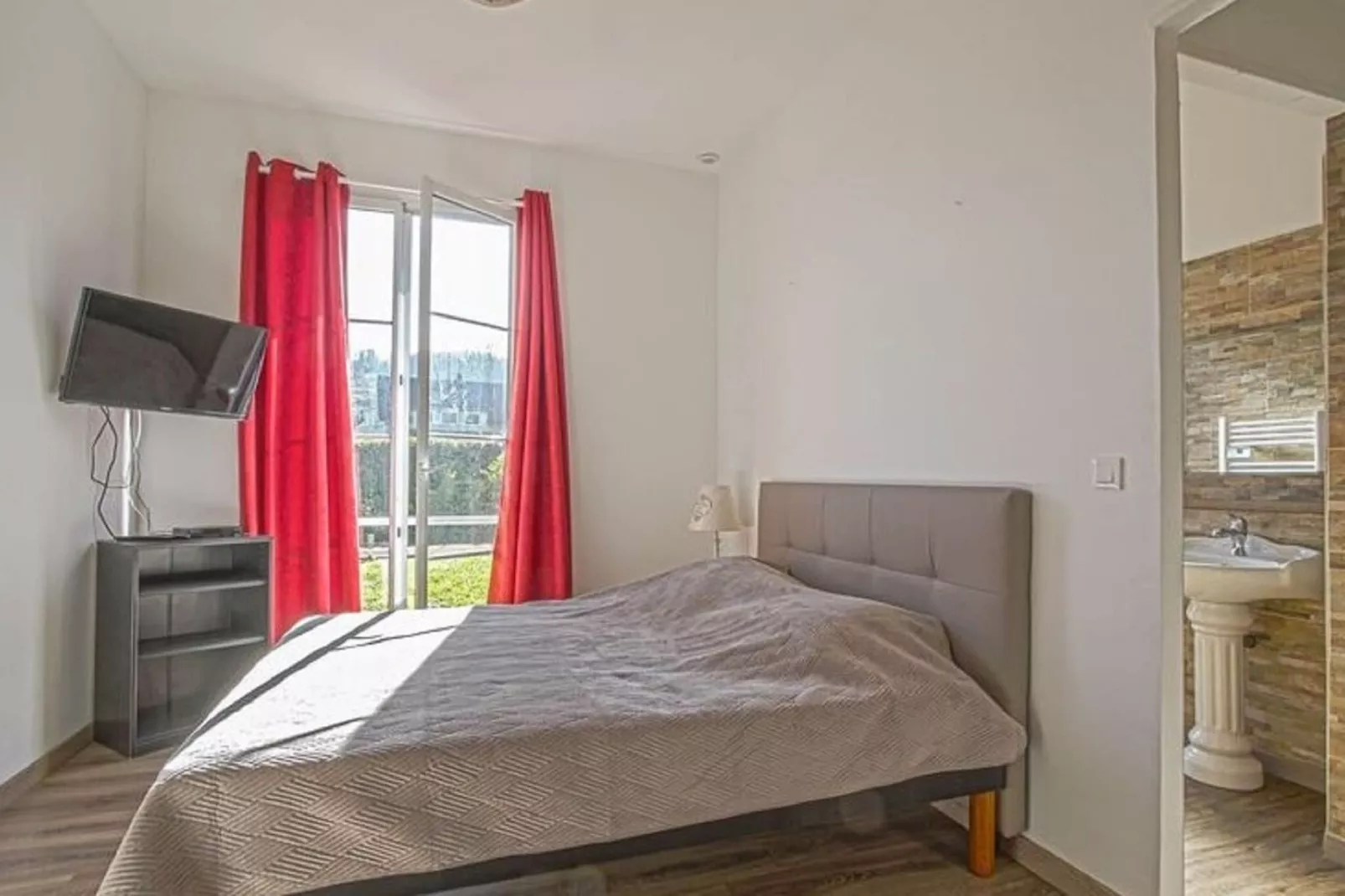 GUYBERNINE MAISON-Bedroom