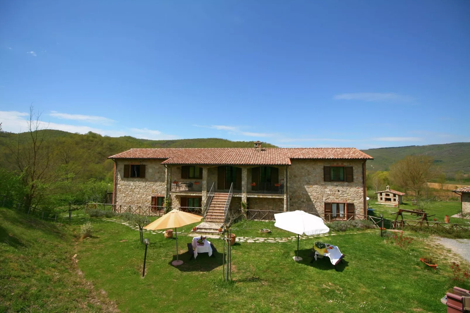 Pertinace-Exterior summer