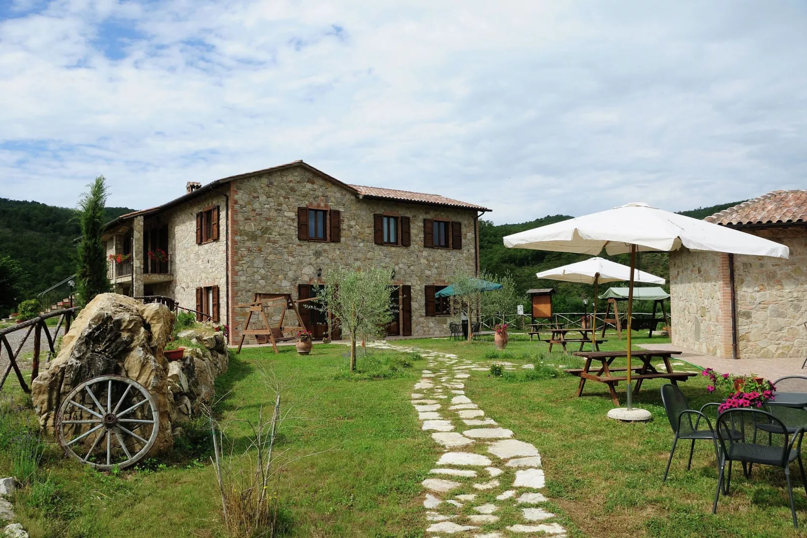 Pertinace-Exterior summer