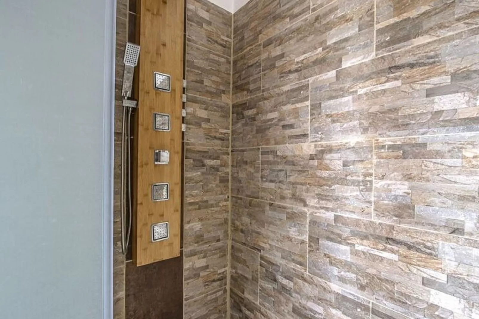 GUYBERNINE MAISON-Bathroom