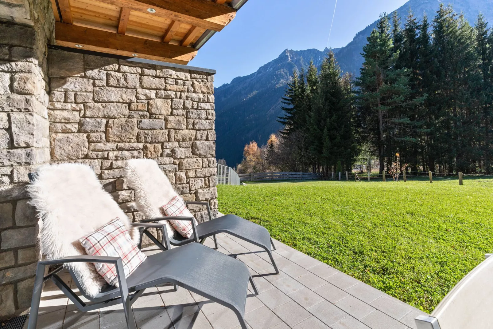 Chalet Eva-Terrace balcony