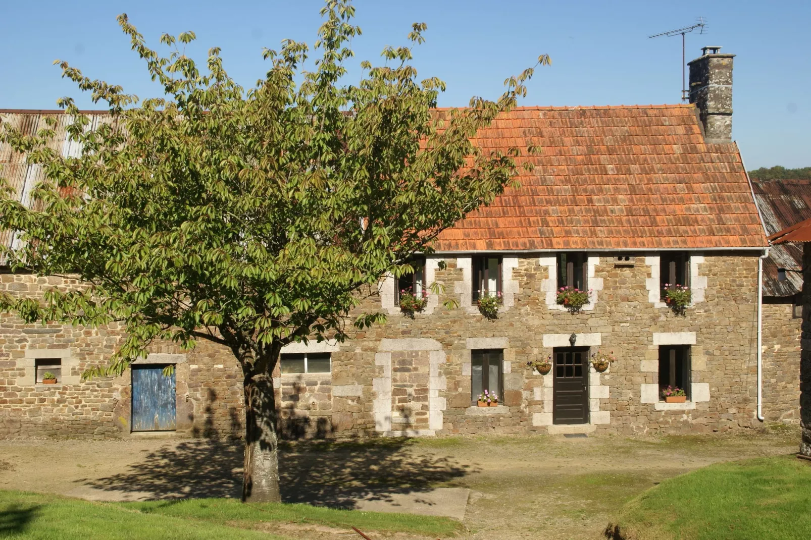 Maison de vacances Sourdeval les Bois-Exterior summer