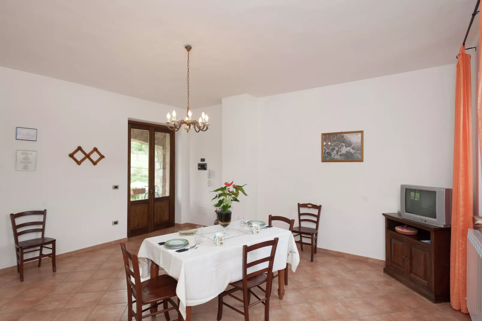 Pertinace-Dining room