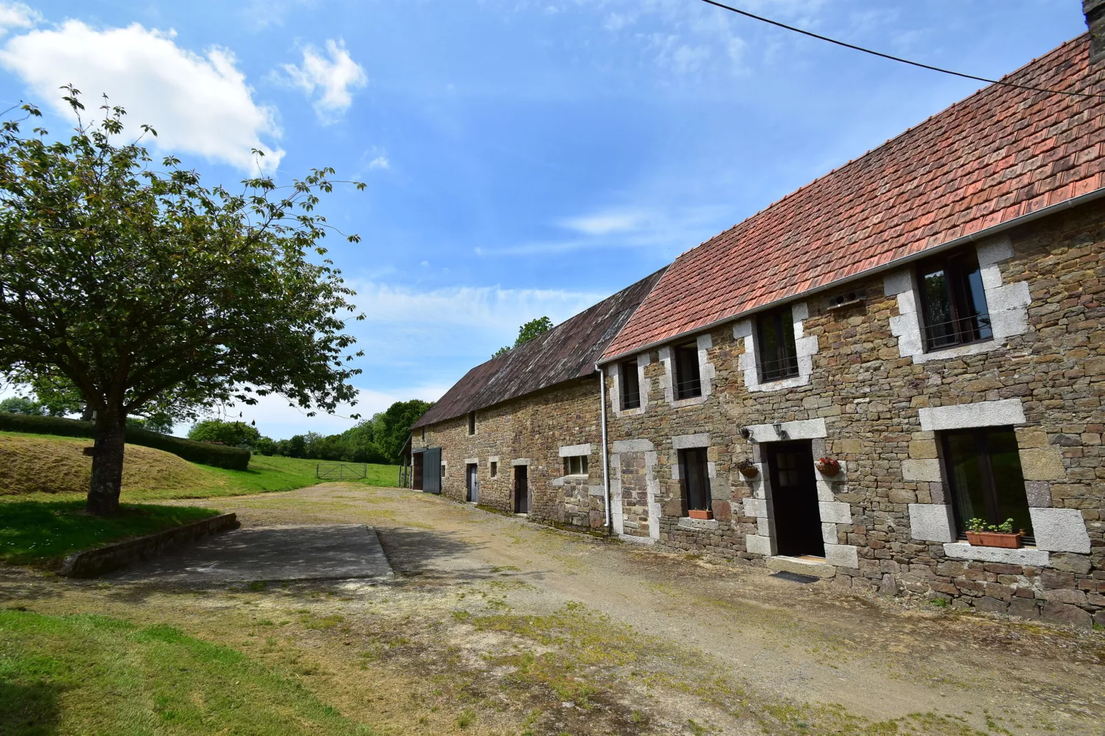 Maison de vacances Sourdeval les Bois-Exterior summer