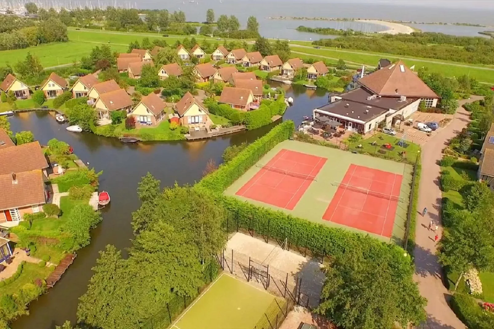 Resort Ijsselmeer 1-Park facilities