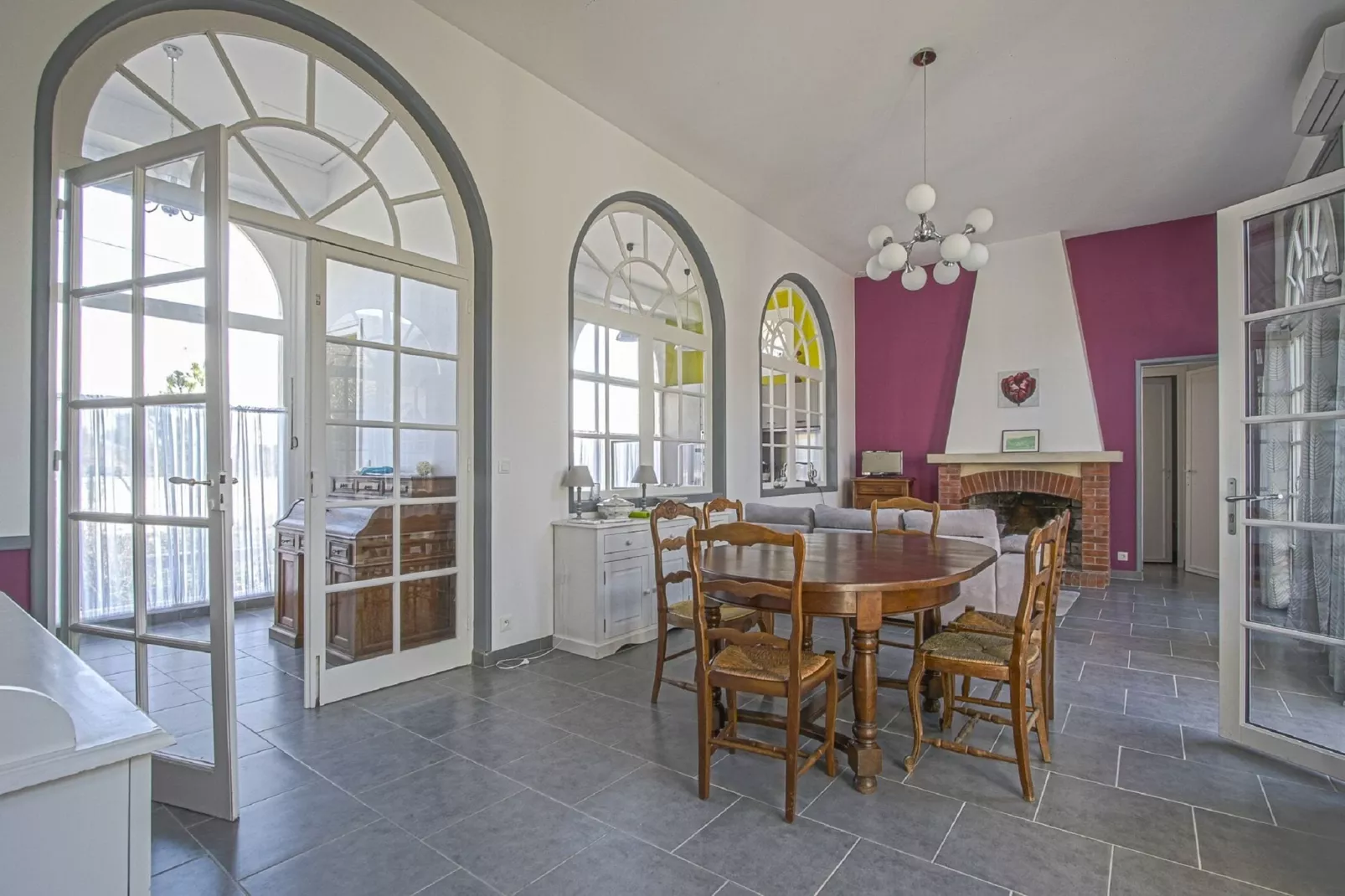 GUYBERNINE MER-Dining room