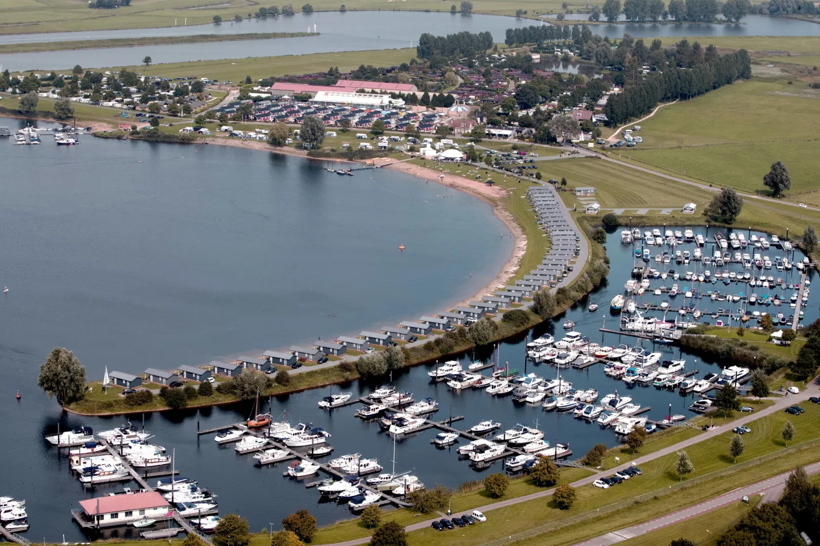 Vakantiepark Eiland van Maurik 8-Park facilities