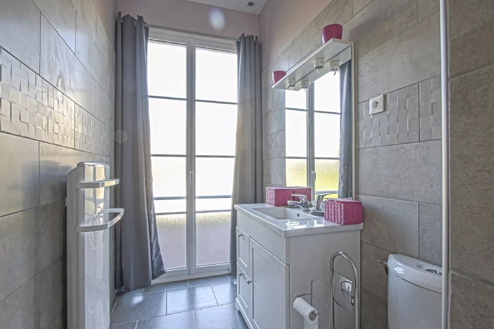 GUYBERNINE MER-Bathroom