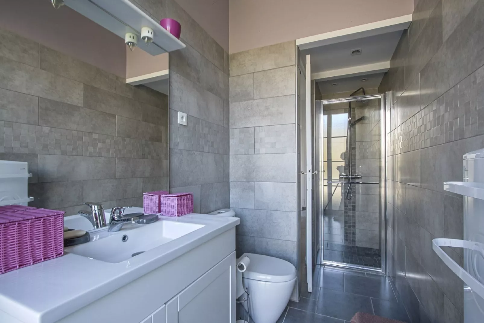 GUYBERNINE MER-Bathroom