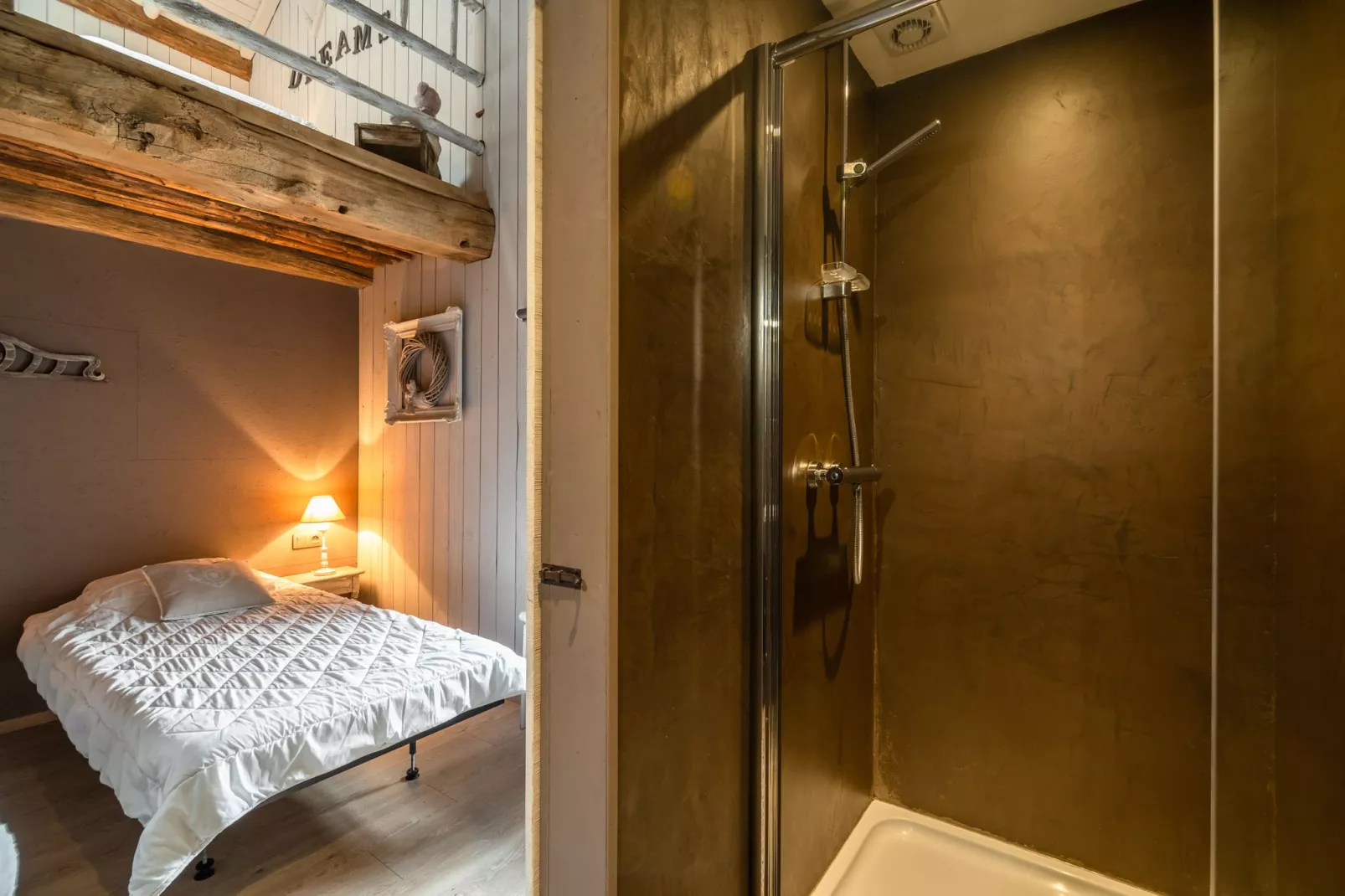 Le Ry de Chavan-Bathroom